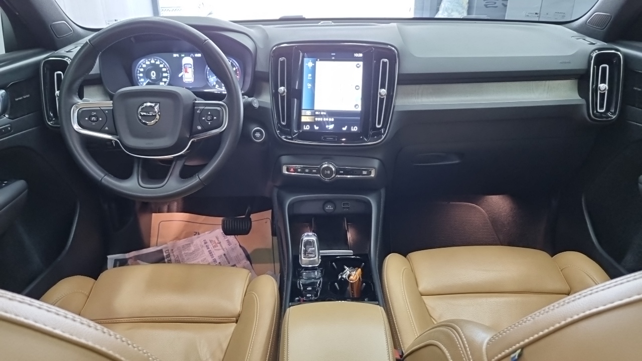 Volvo XC40 превью 7