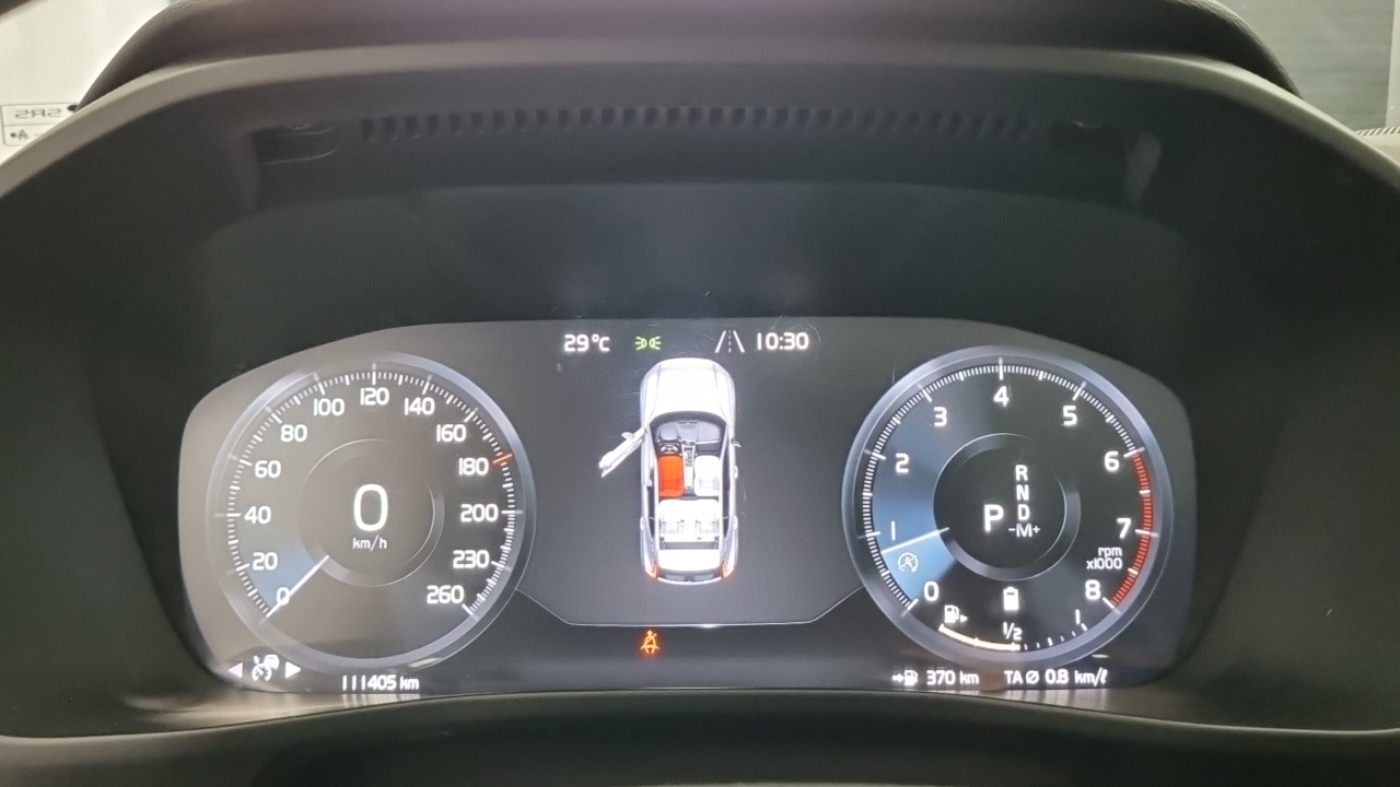 Volvo XC40 превью 8
