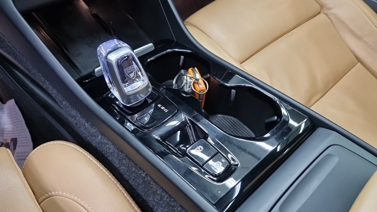 Volvo XC40 превью 9