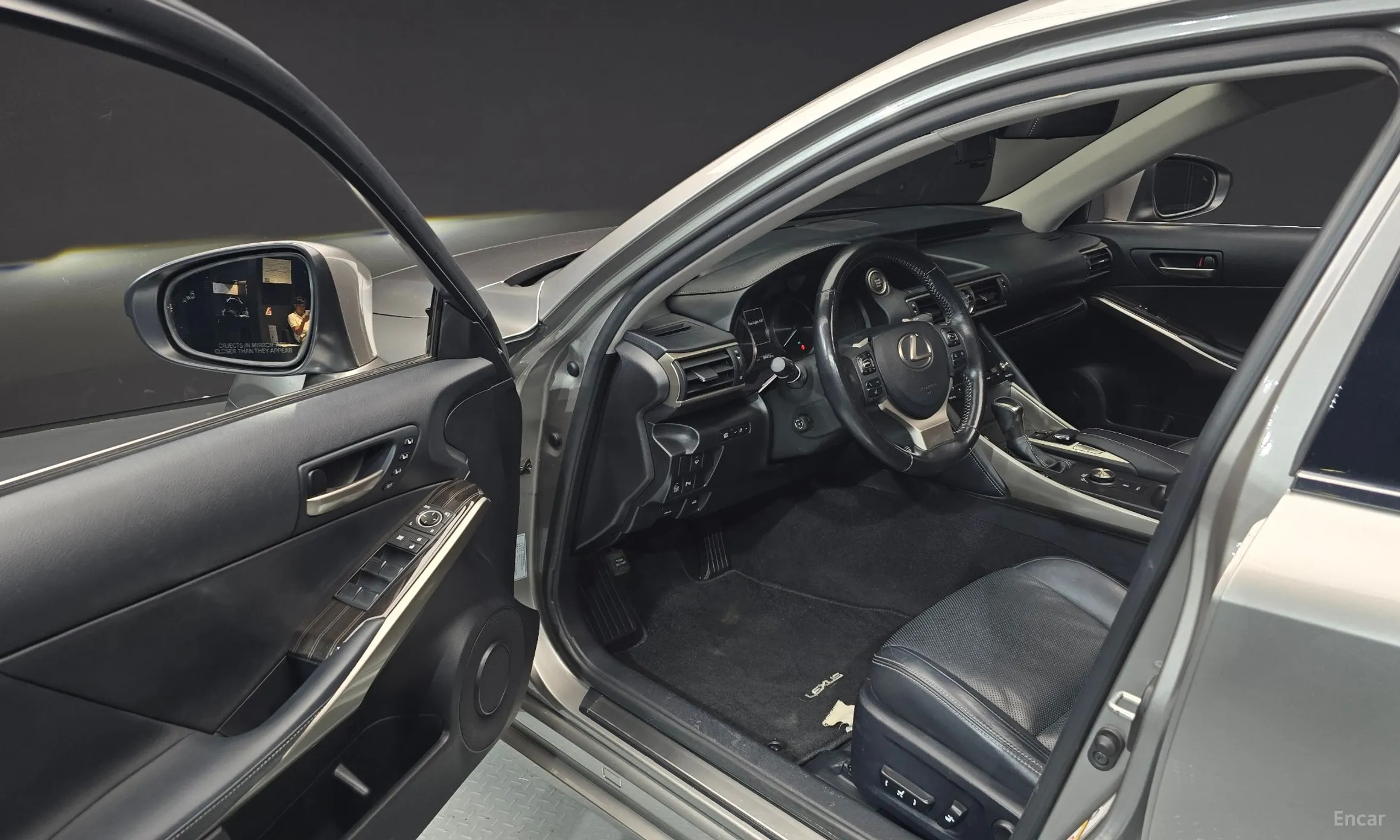 Lexus New IS200t превью 10