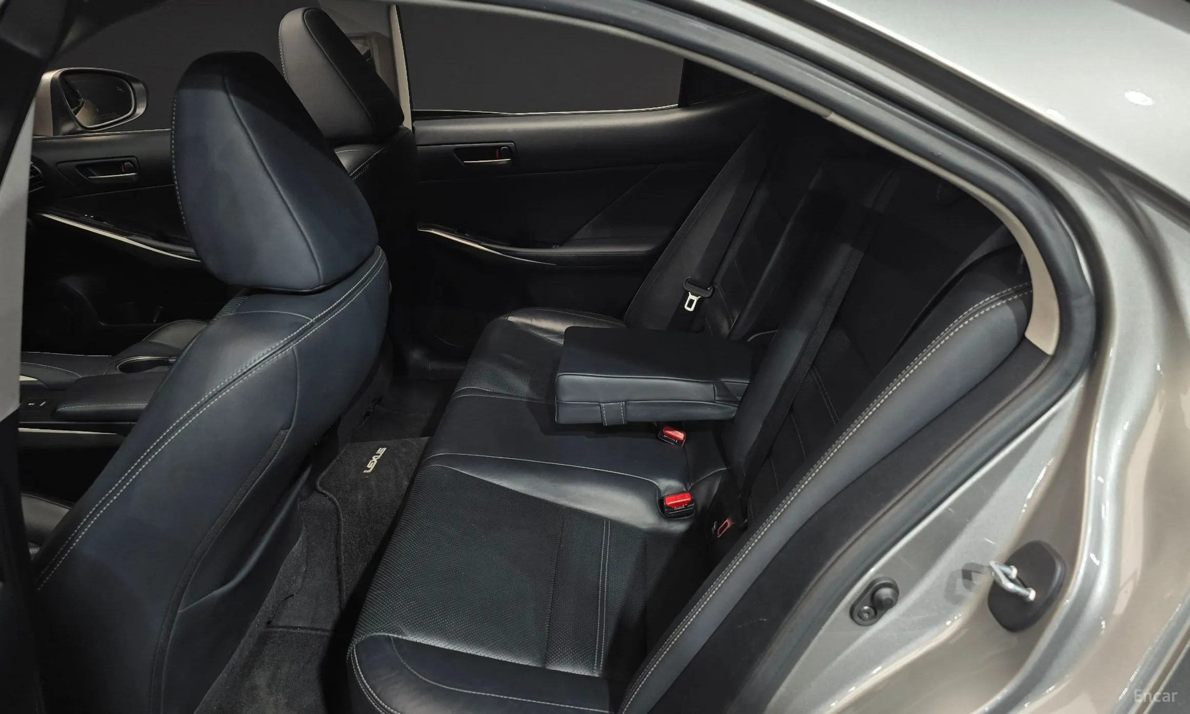 Lexus New IS200t превью 12