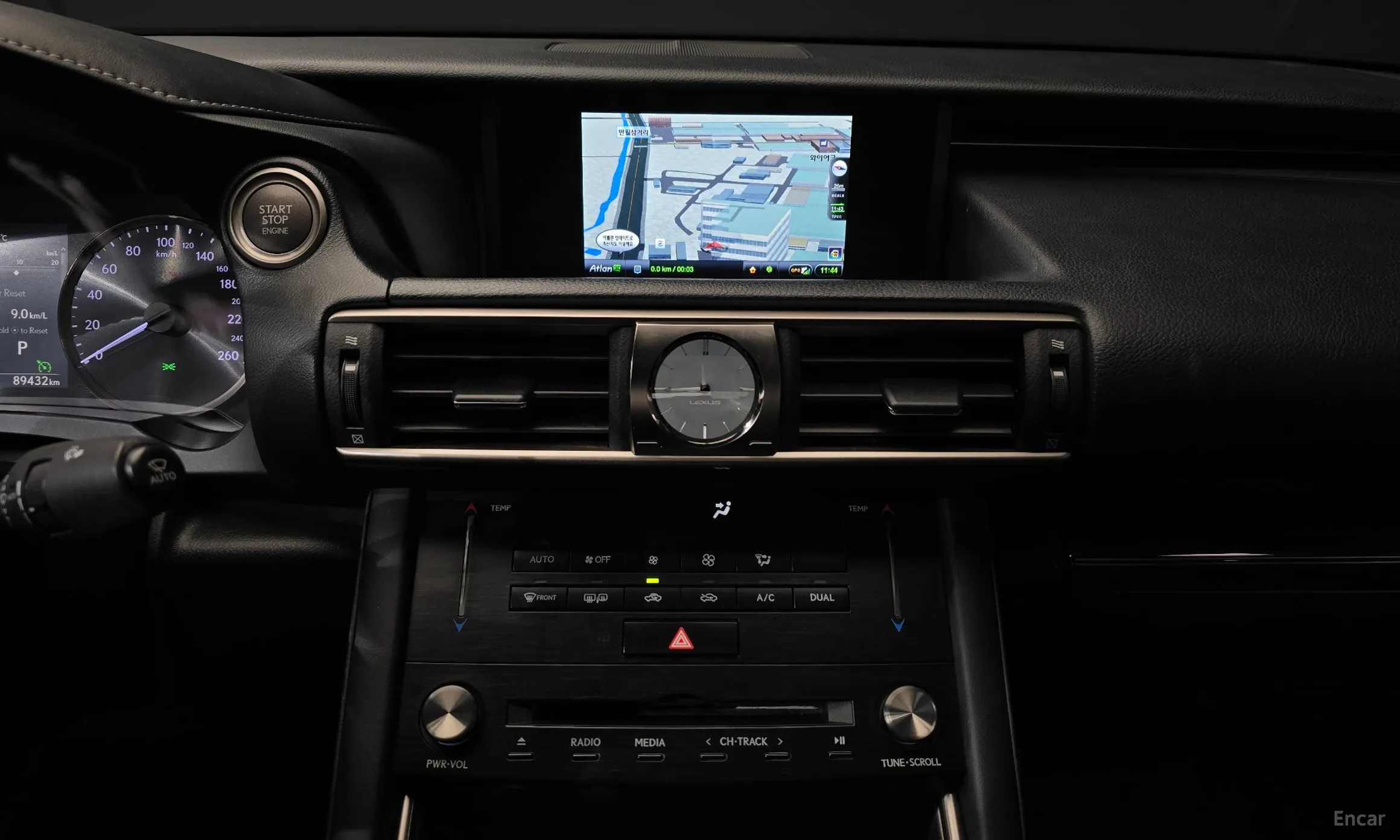 Lexus New IS200t превью 14
