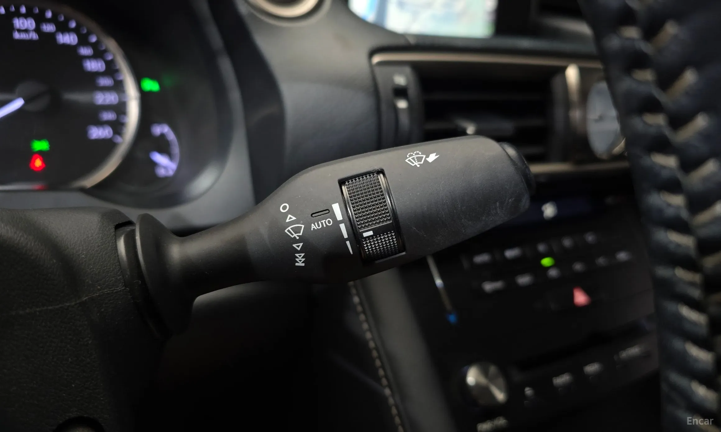 Lexus New IS200t превью 17