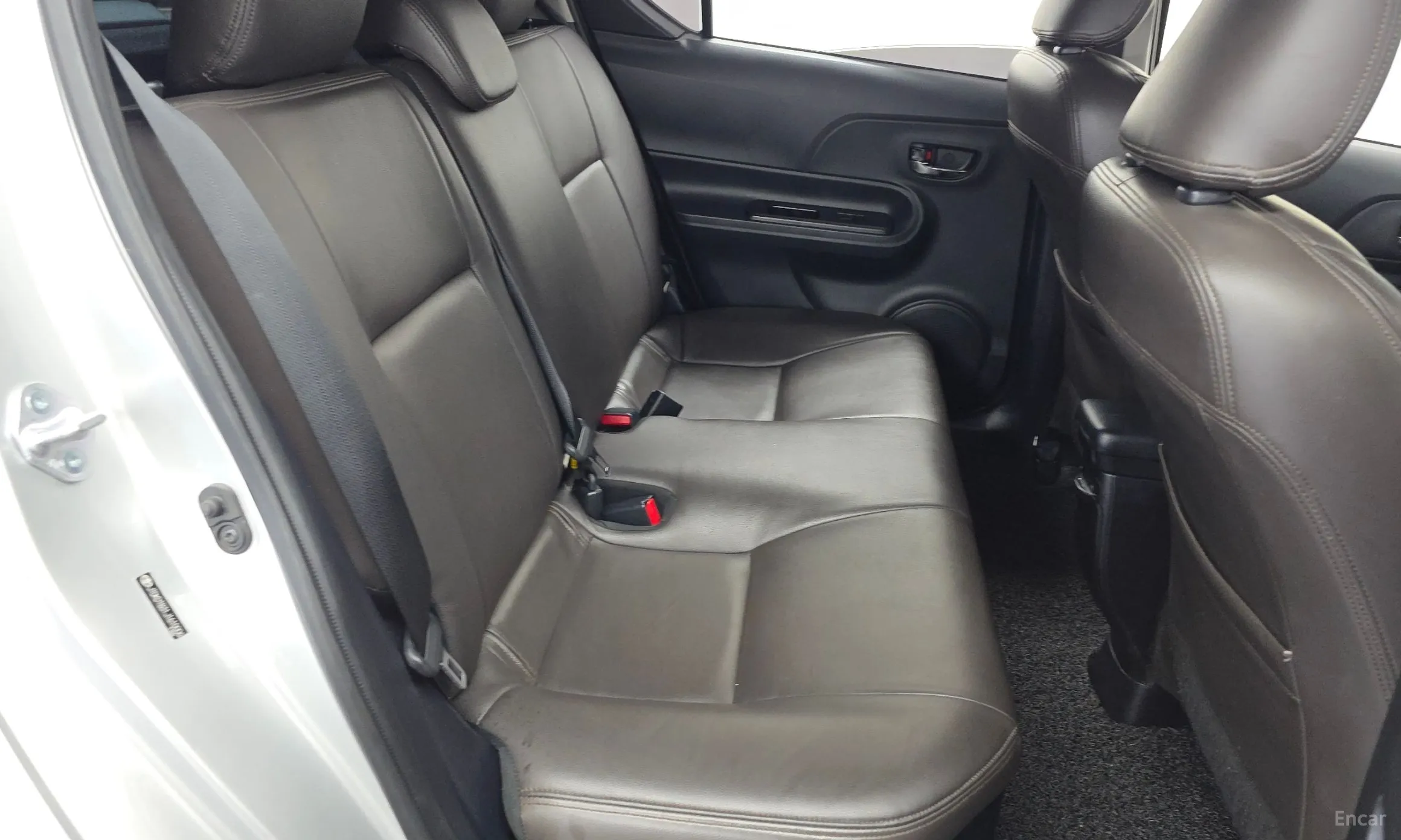 Toyota Prius C превью 12
