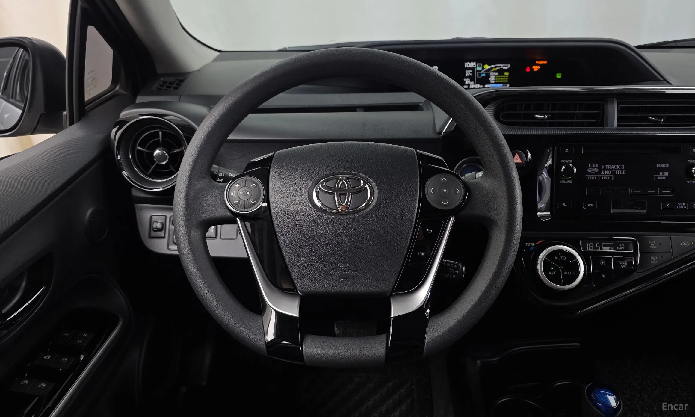 Toyota Prius C превью 13