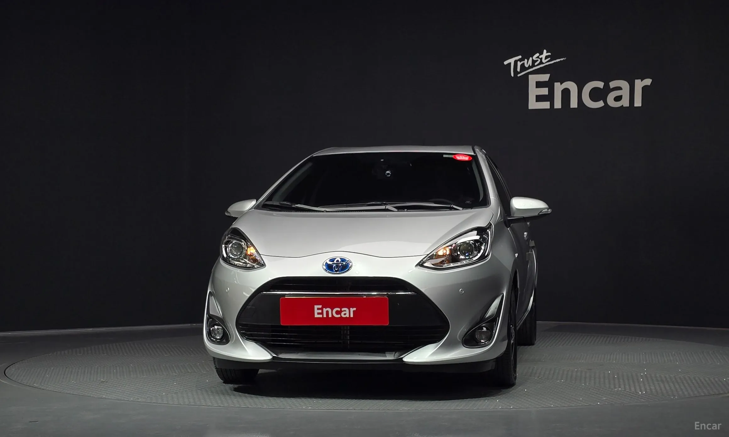 Toyota Prius C превью 3