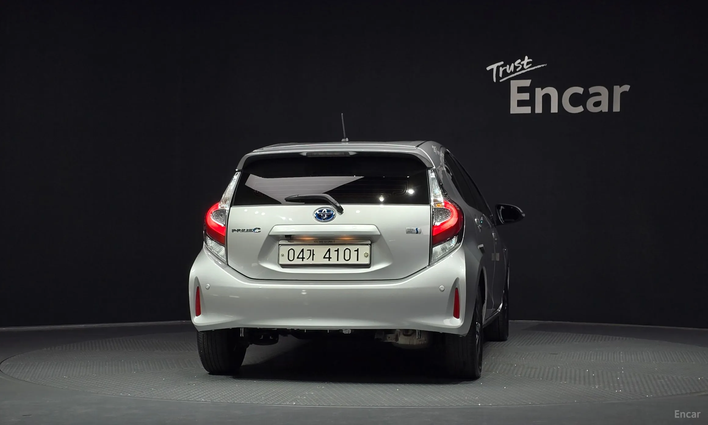 Toyota Prius C превью 4