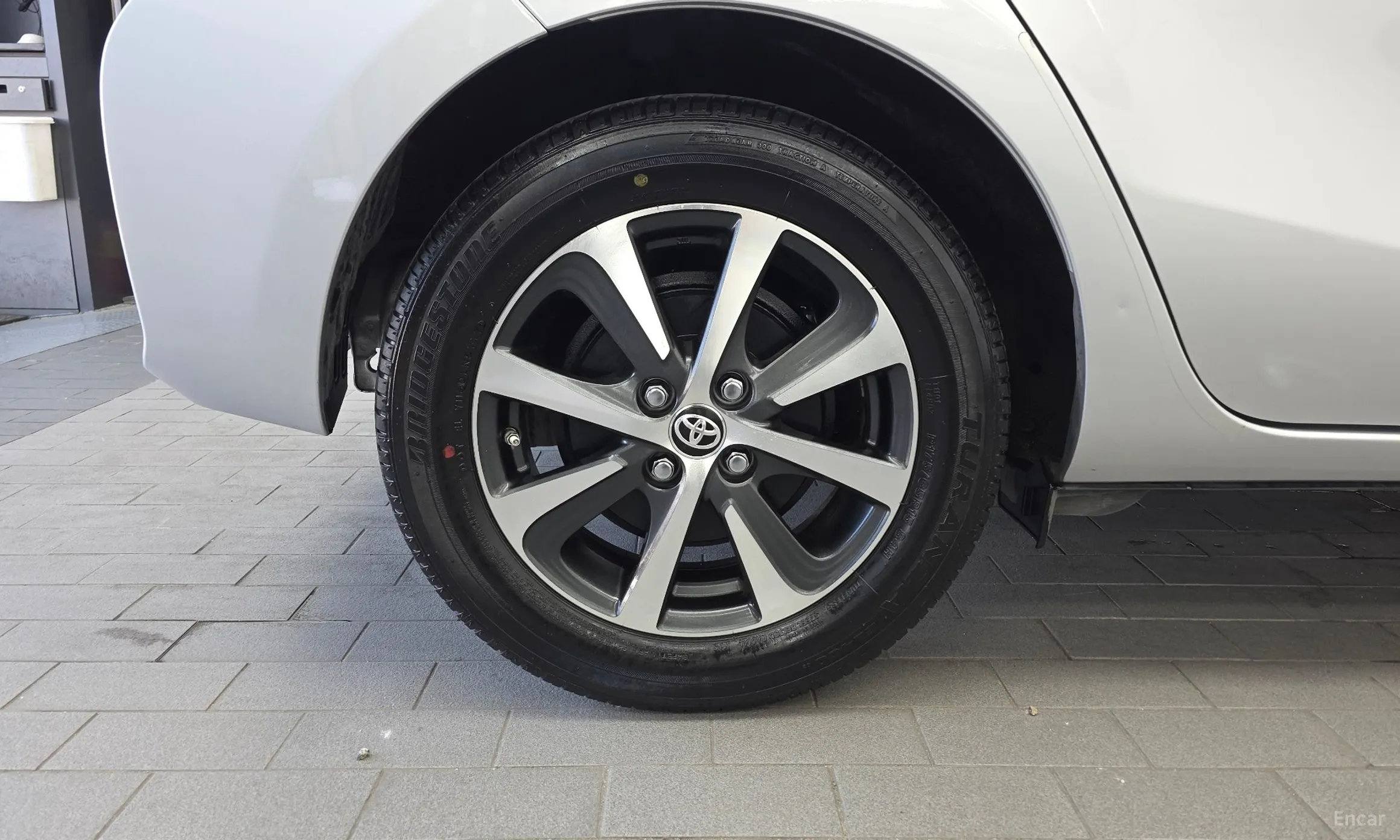 Toyota Prius C превью 5