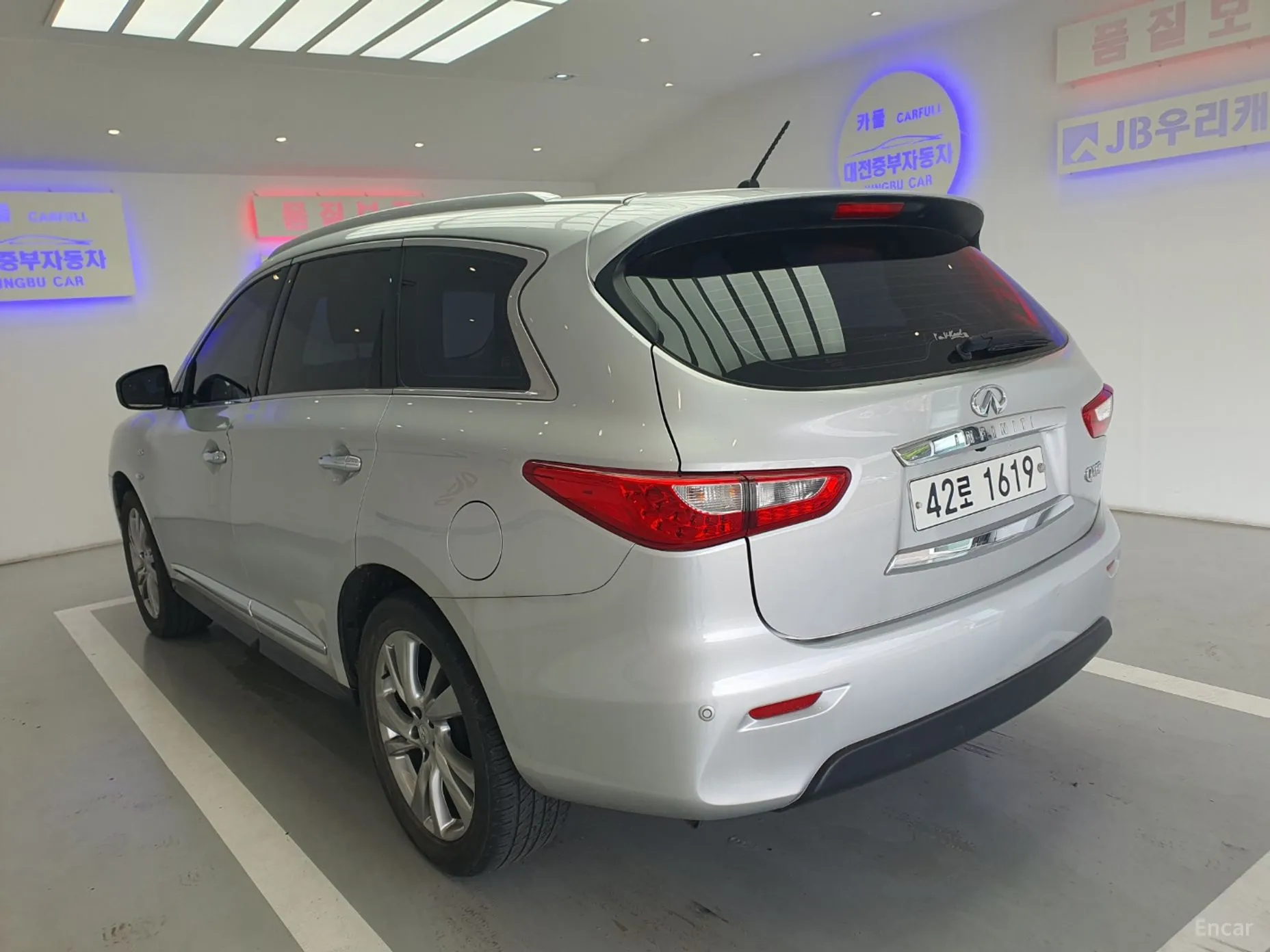 Infiniti JX35 превью 12