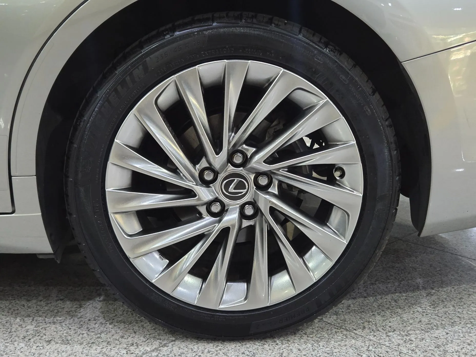Lexus ES300h 7th Generation превью 20
