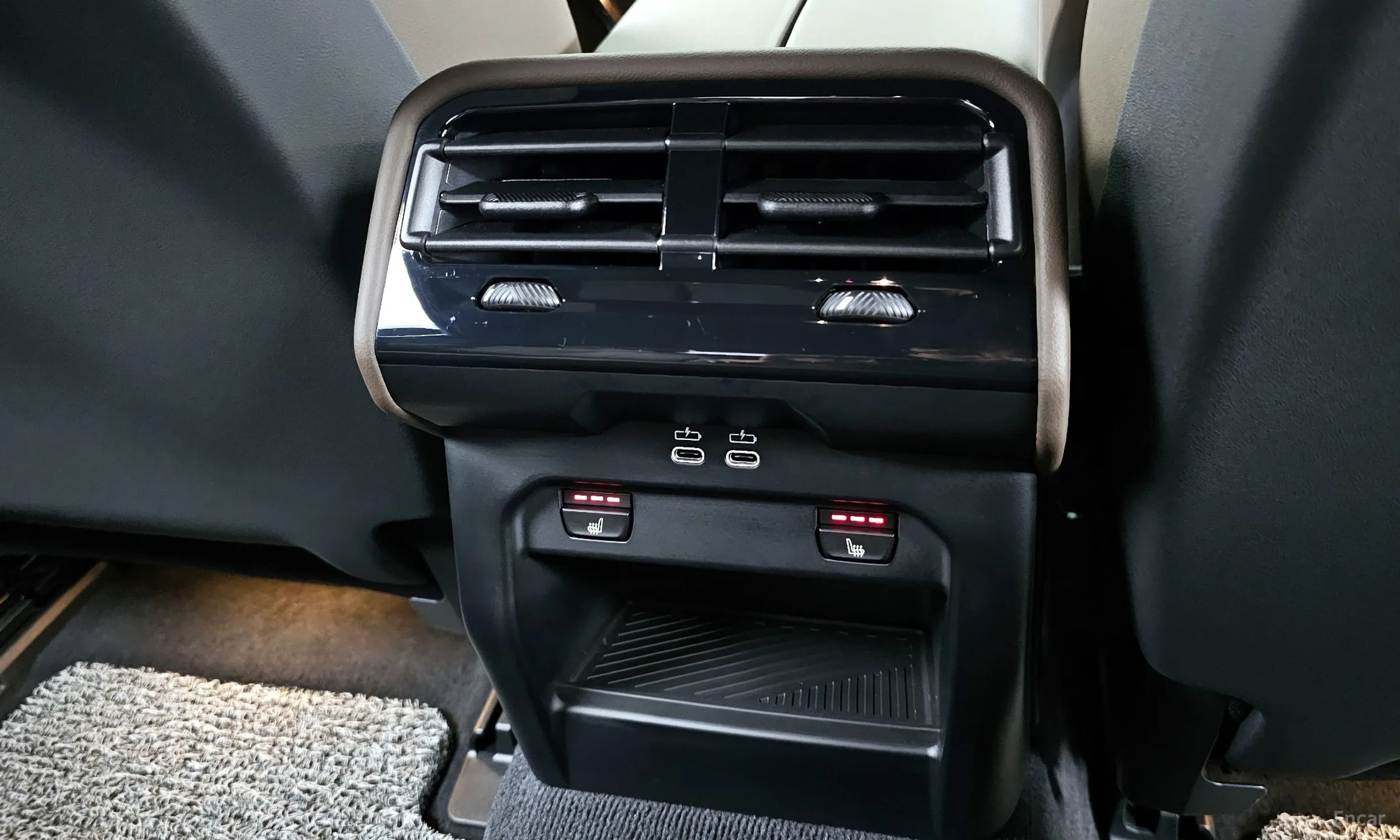 BMW 5 Series (G60) превью 19