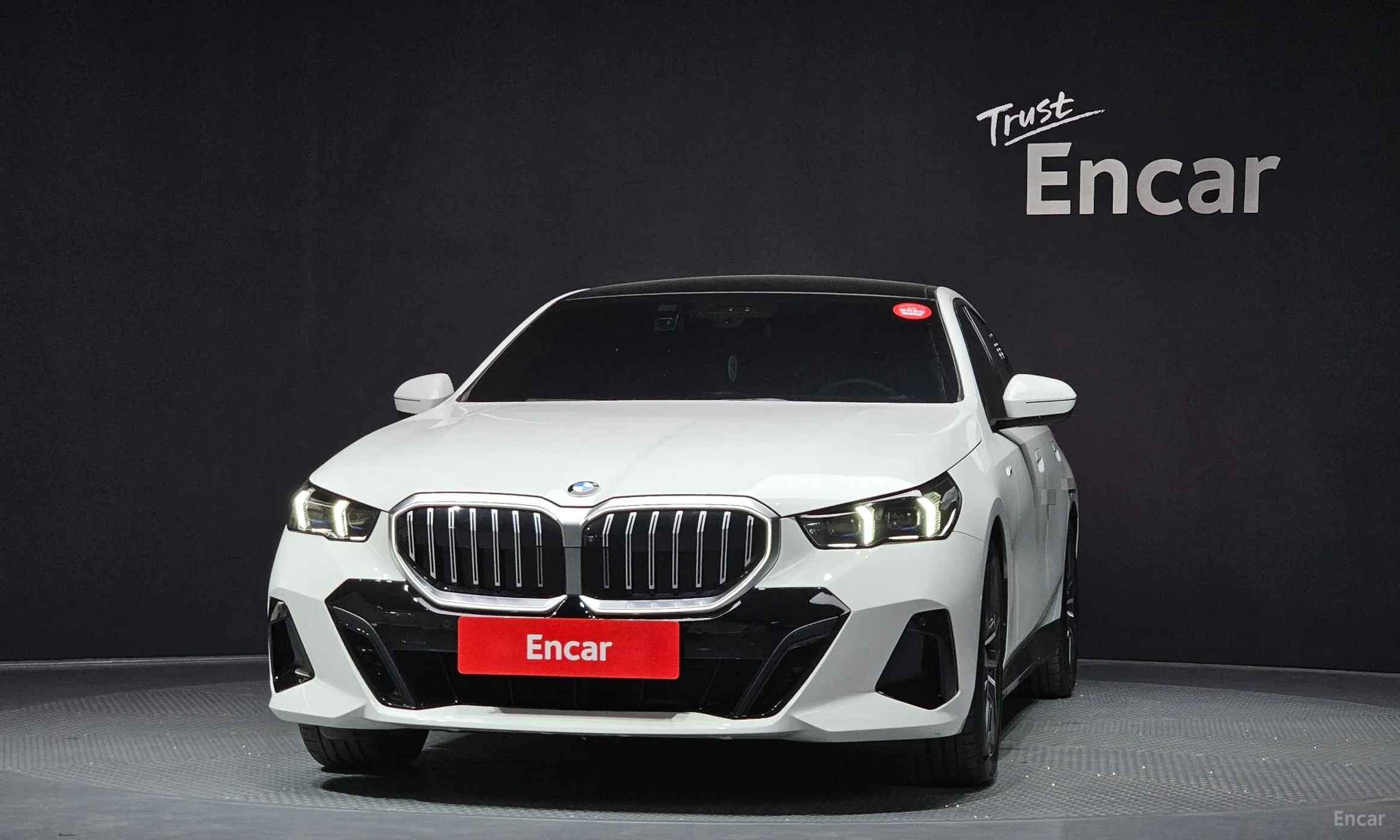 BMW 5 Series (G60) превью 3