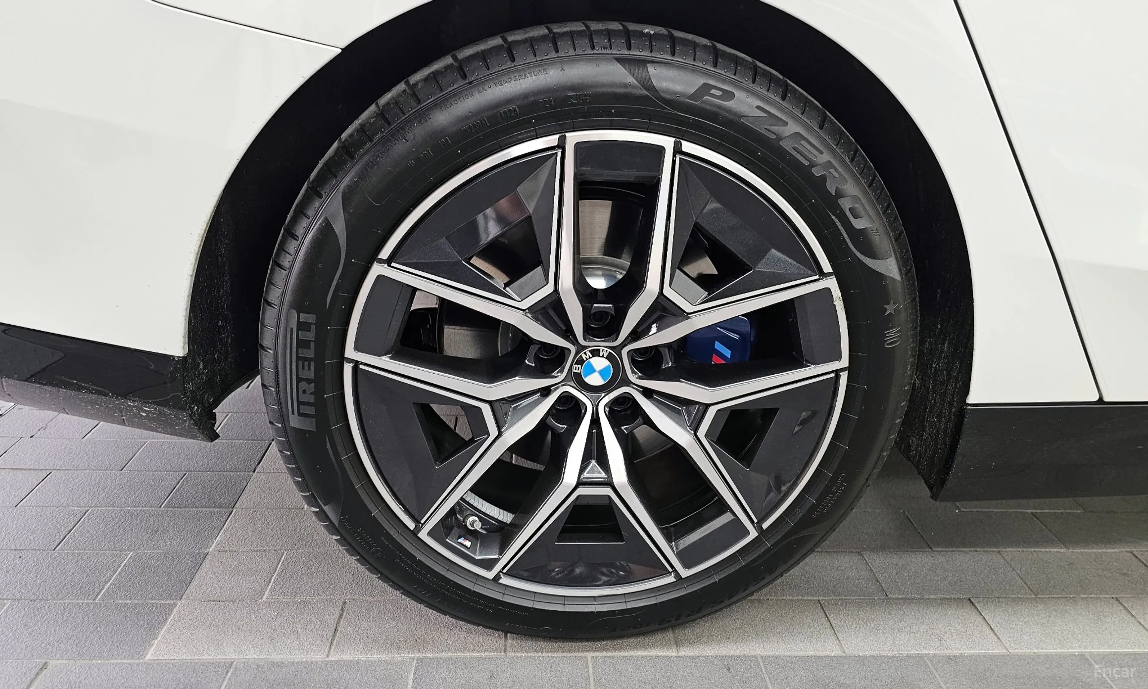 BMW 5 Series (G60) превью 5