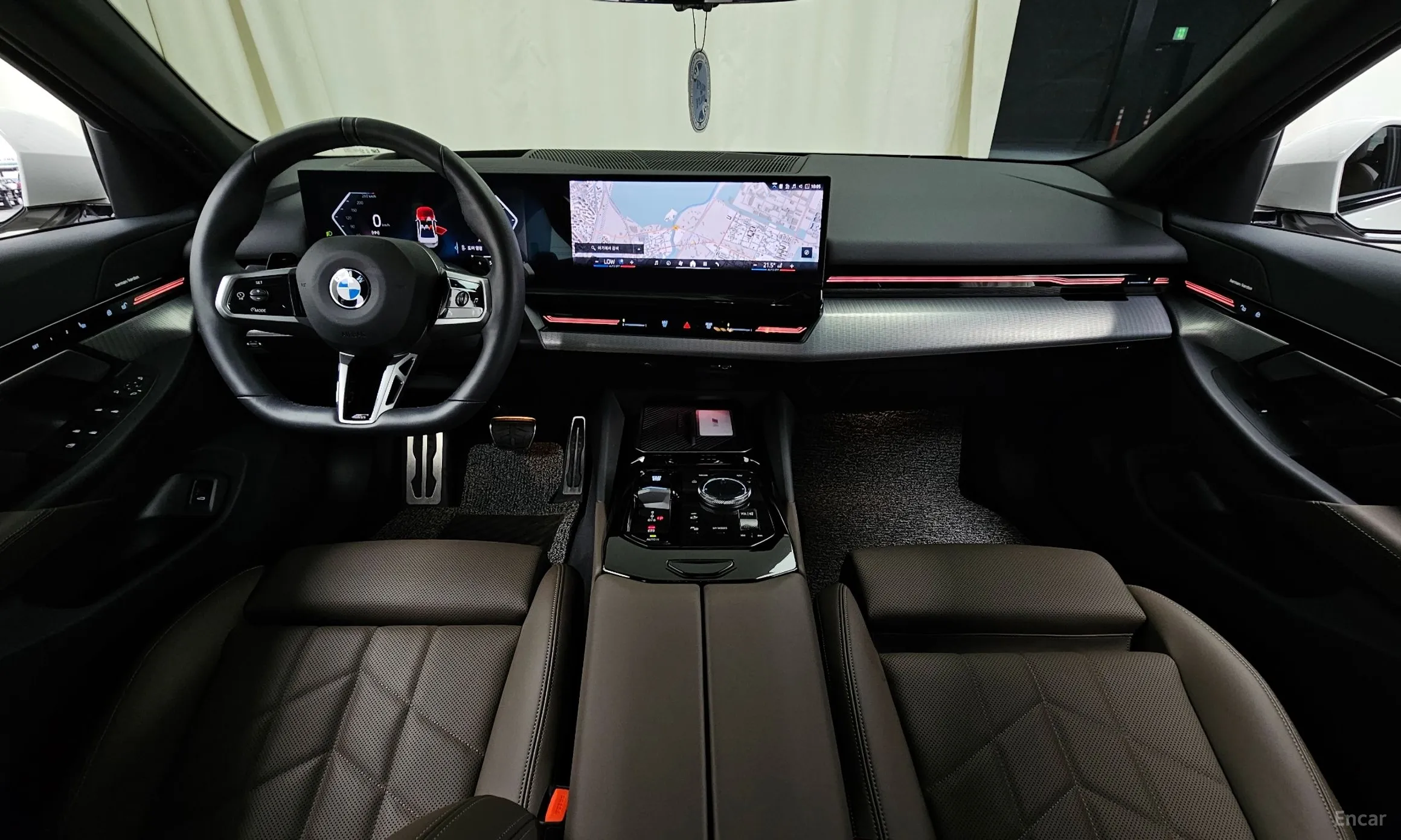 BMW 5 Series (G60) превью 7