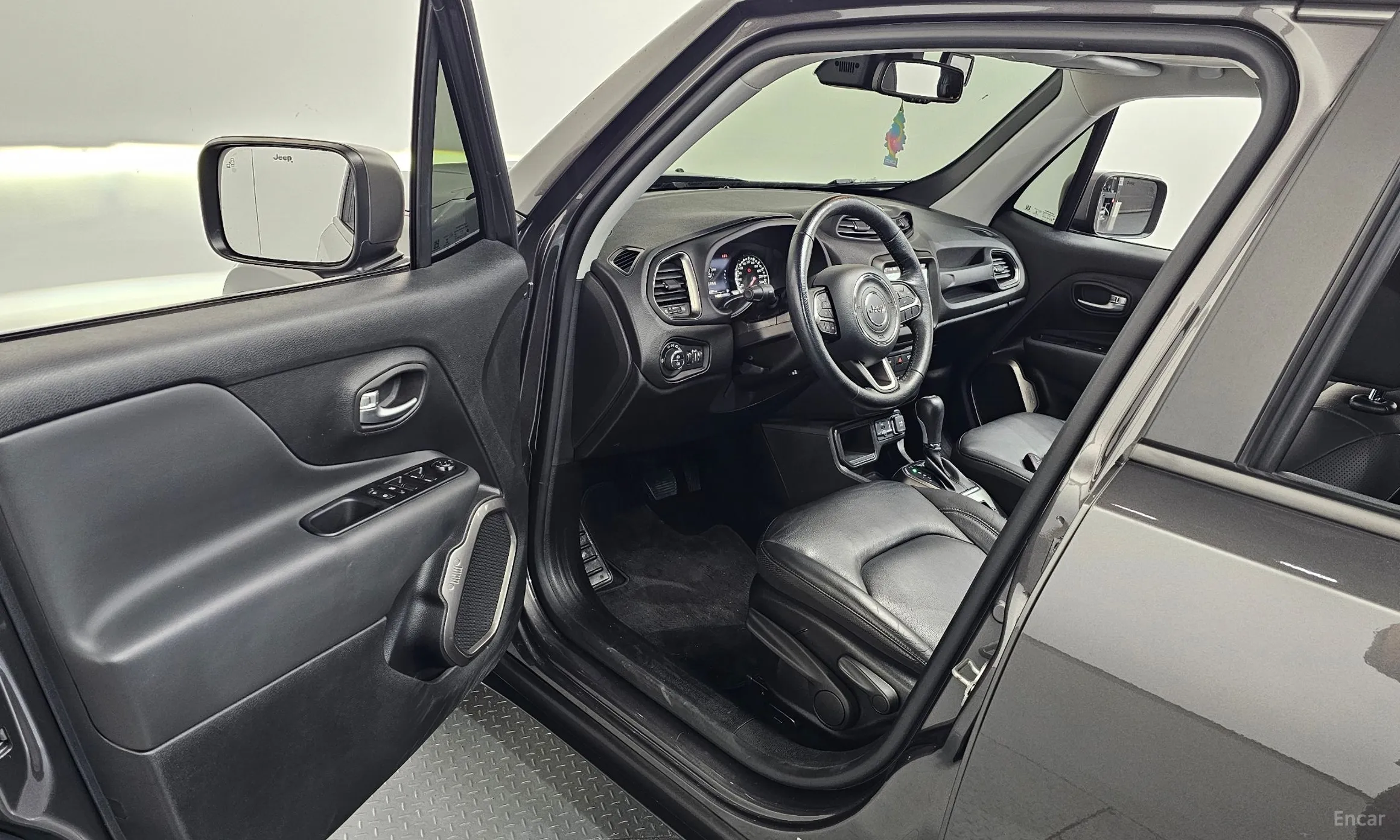 Jeep Renegade превью 10
