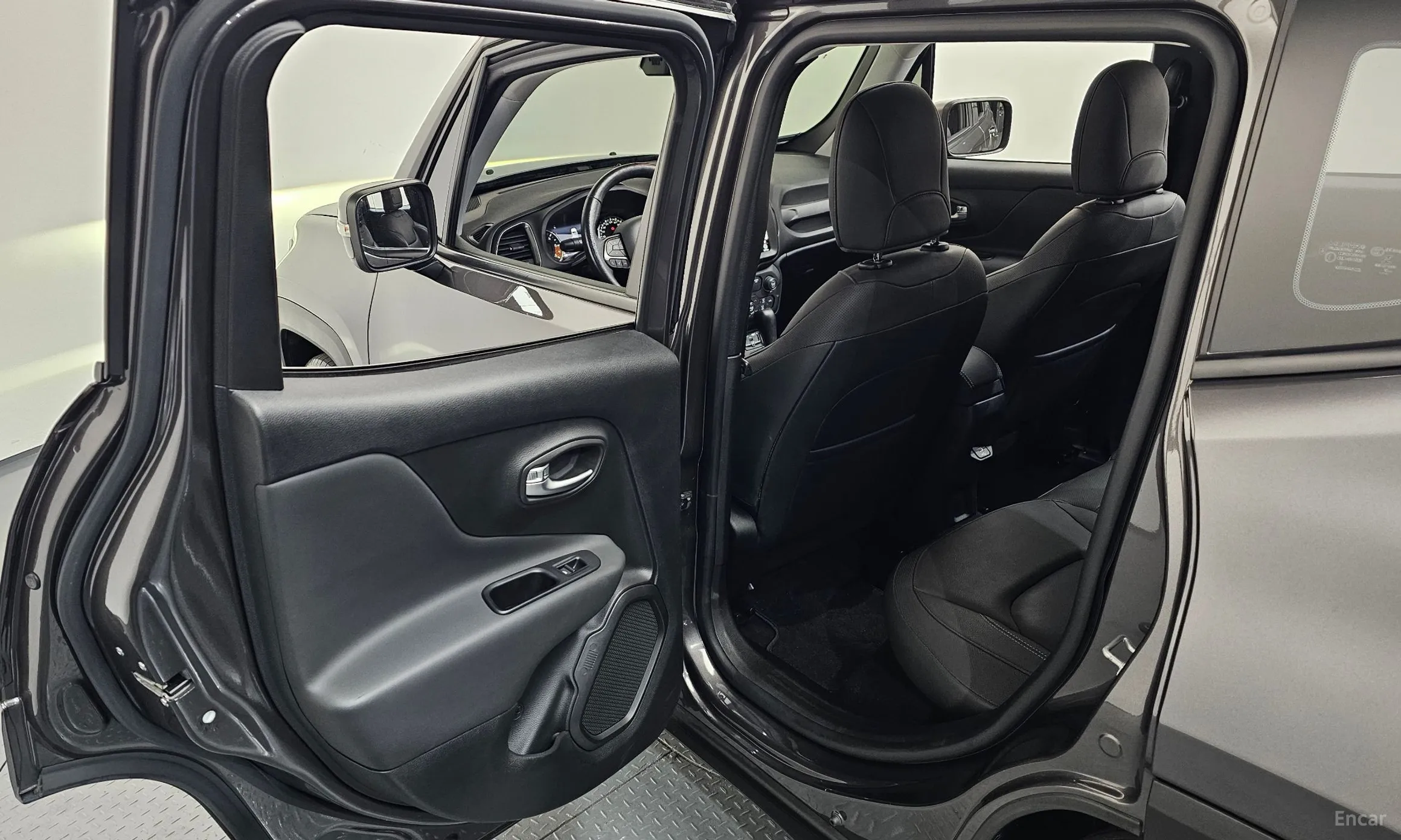 Jeep Renegade превью 20