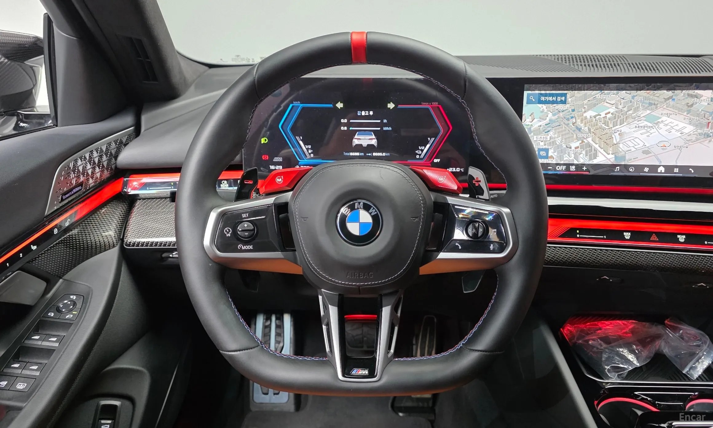 BMW M5 (G90) превью 13