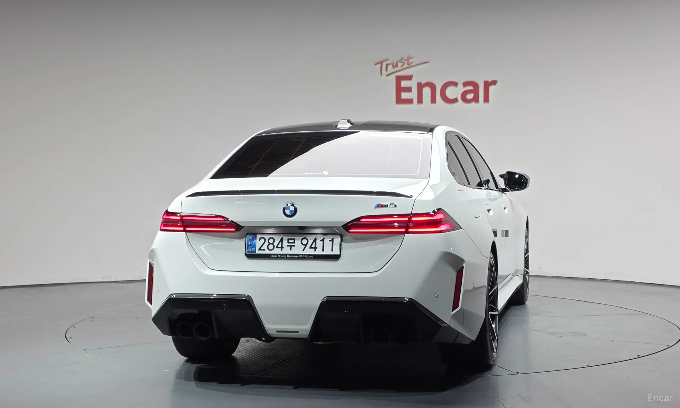 BMW M5 (G90) превью 4