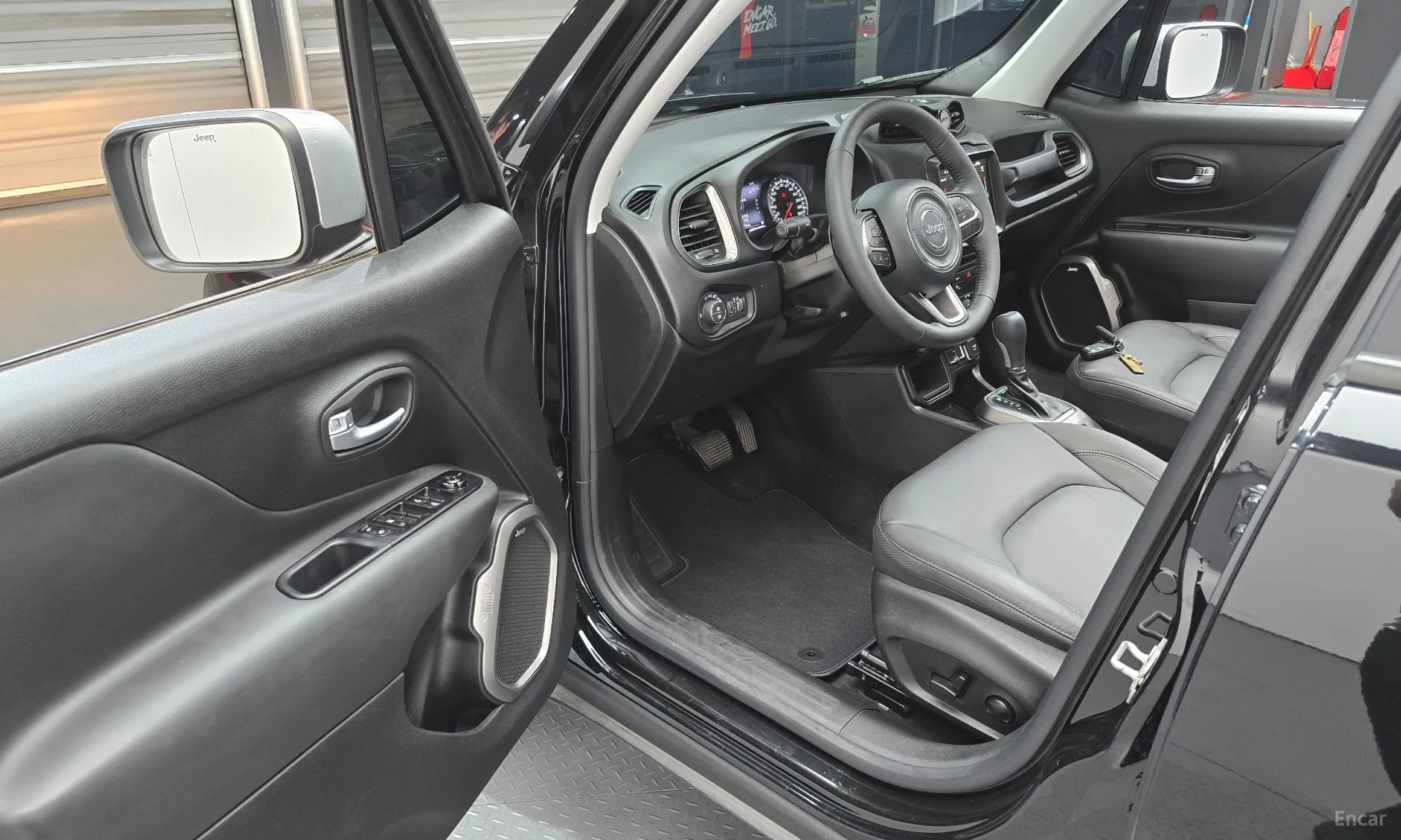 Jeep Renegade превью 10