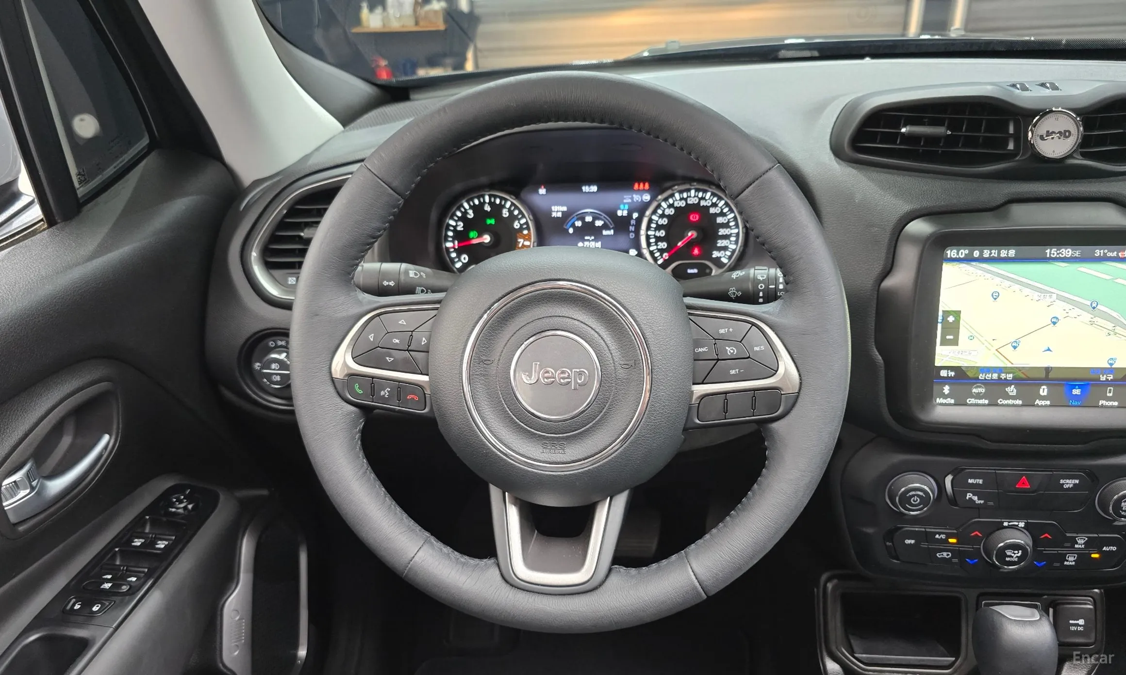 Jeep Renegade превью 13