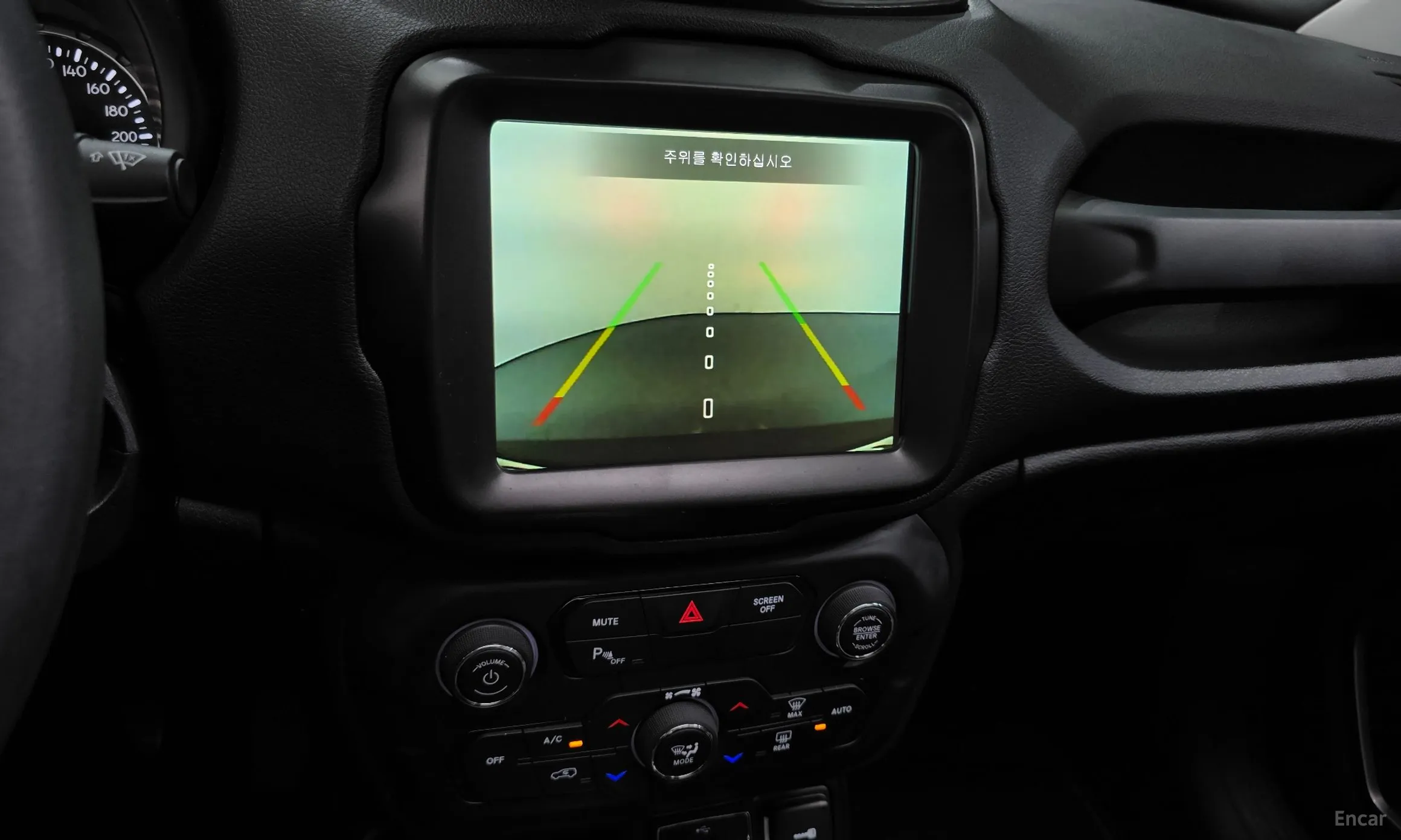 Jeep Renegade превью 14