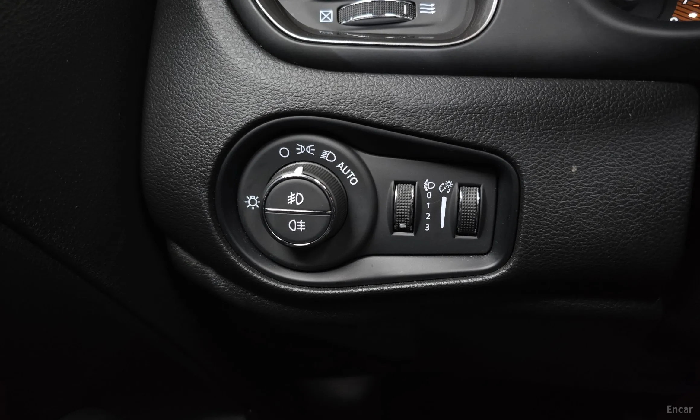 Jeep Renegade превью 17