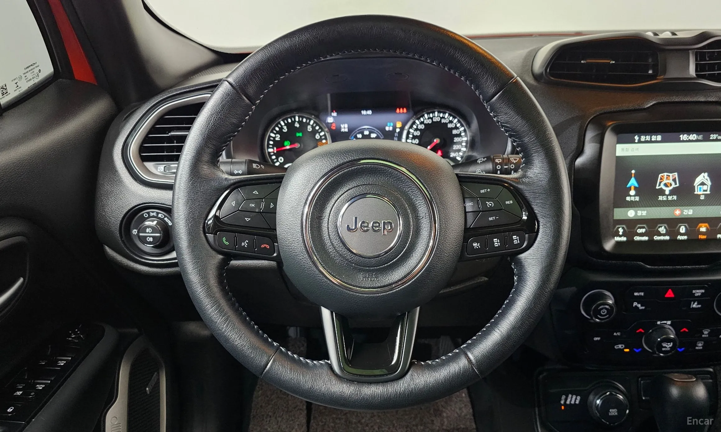 Jeep Renegade превью 12