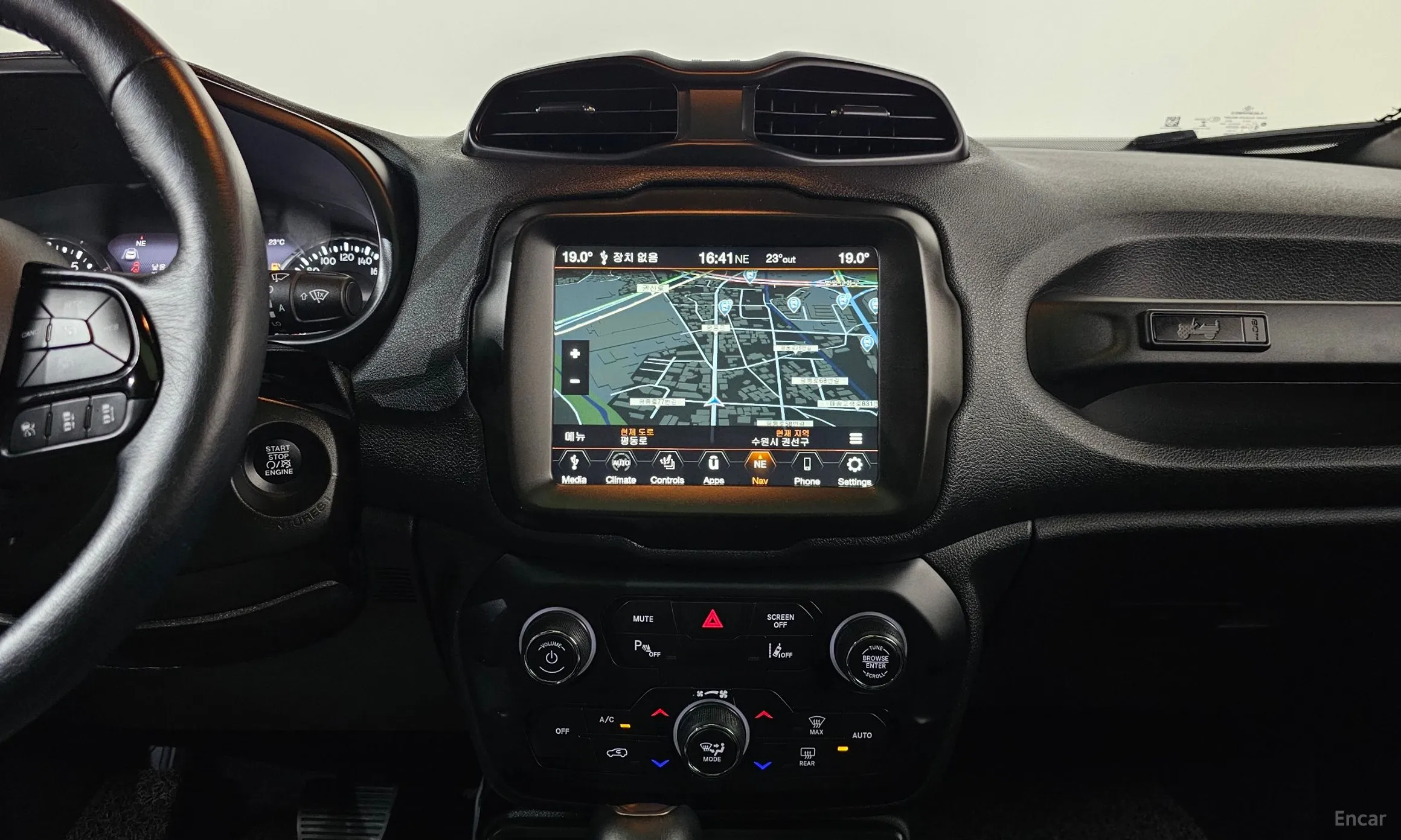 Jeep Renegade превью 13