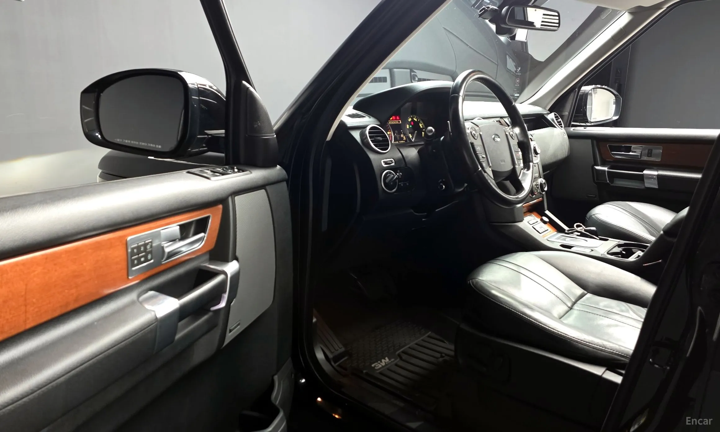 Land Rover Discovery 4 превью 10