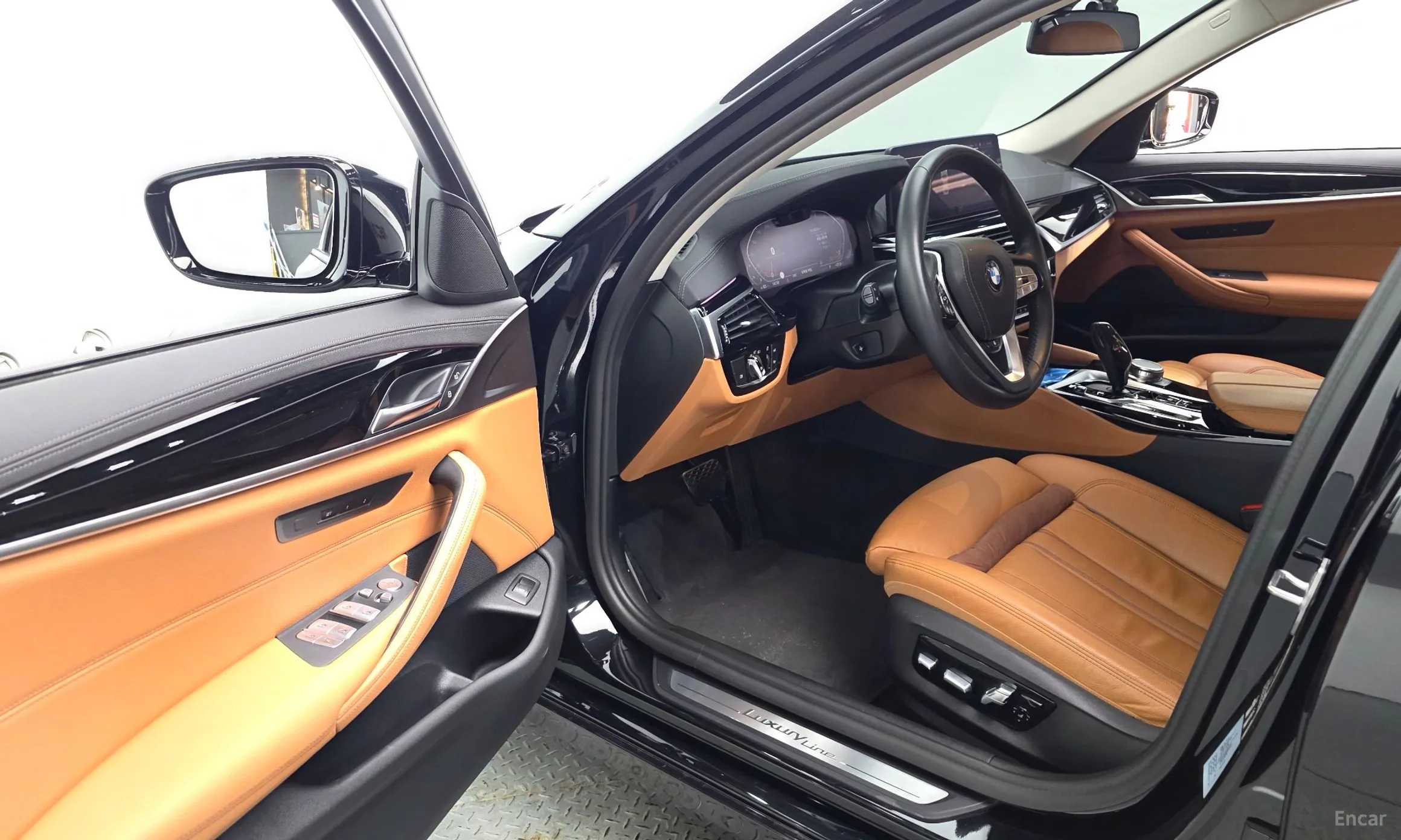BMW 5 Series (G30) превью 10