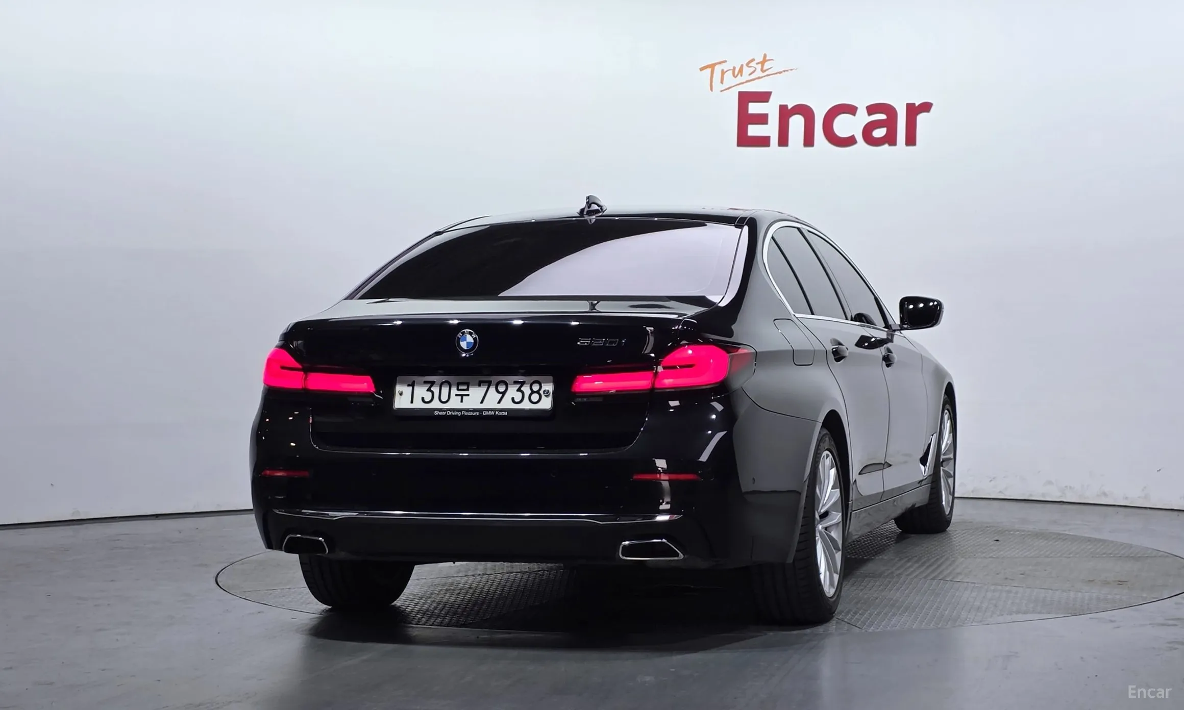 BMW 5 Series (G30) превью 4