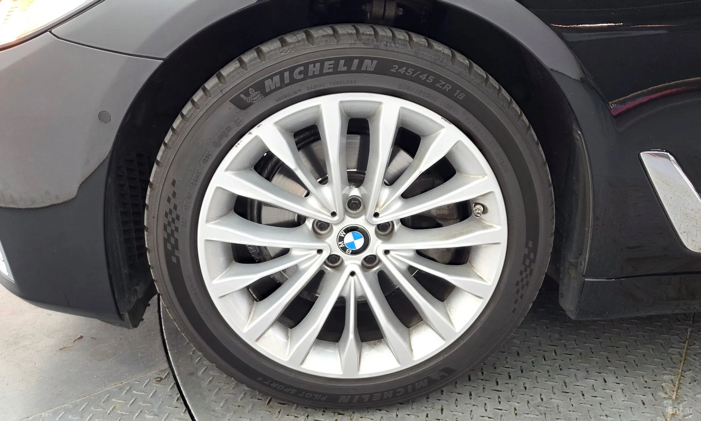 BMW 5 Series (G30) превью 5