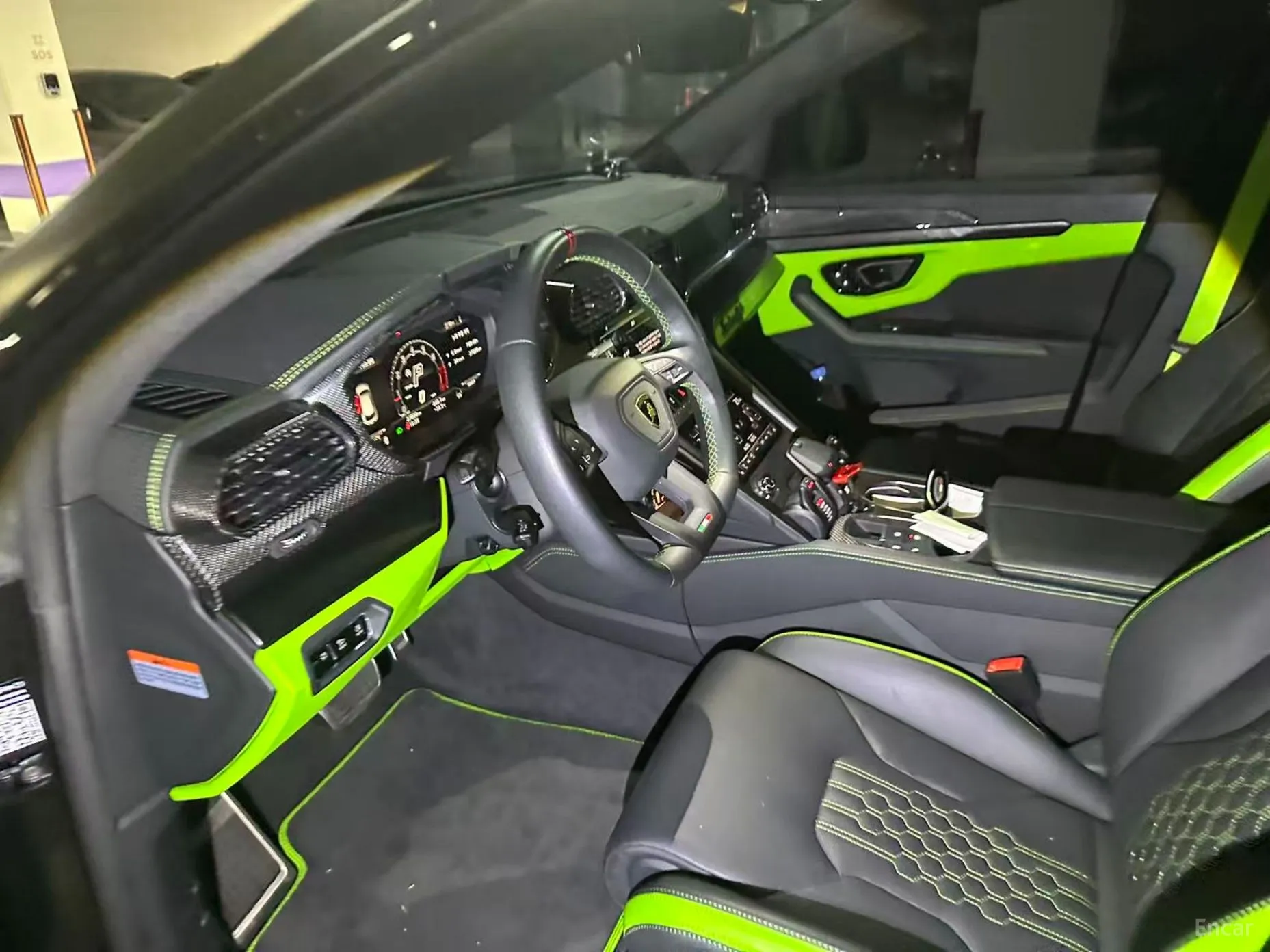 Lamborghini Urus превью 6