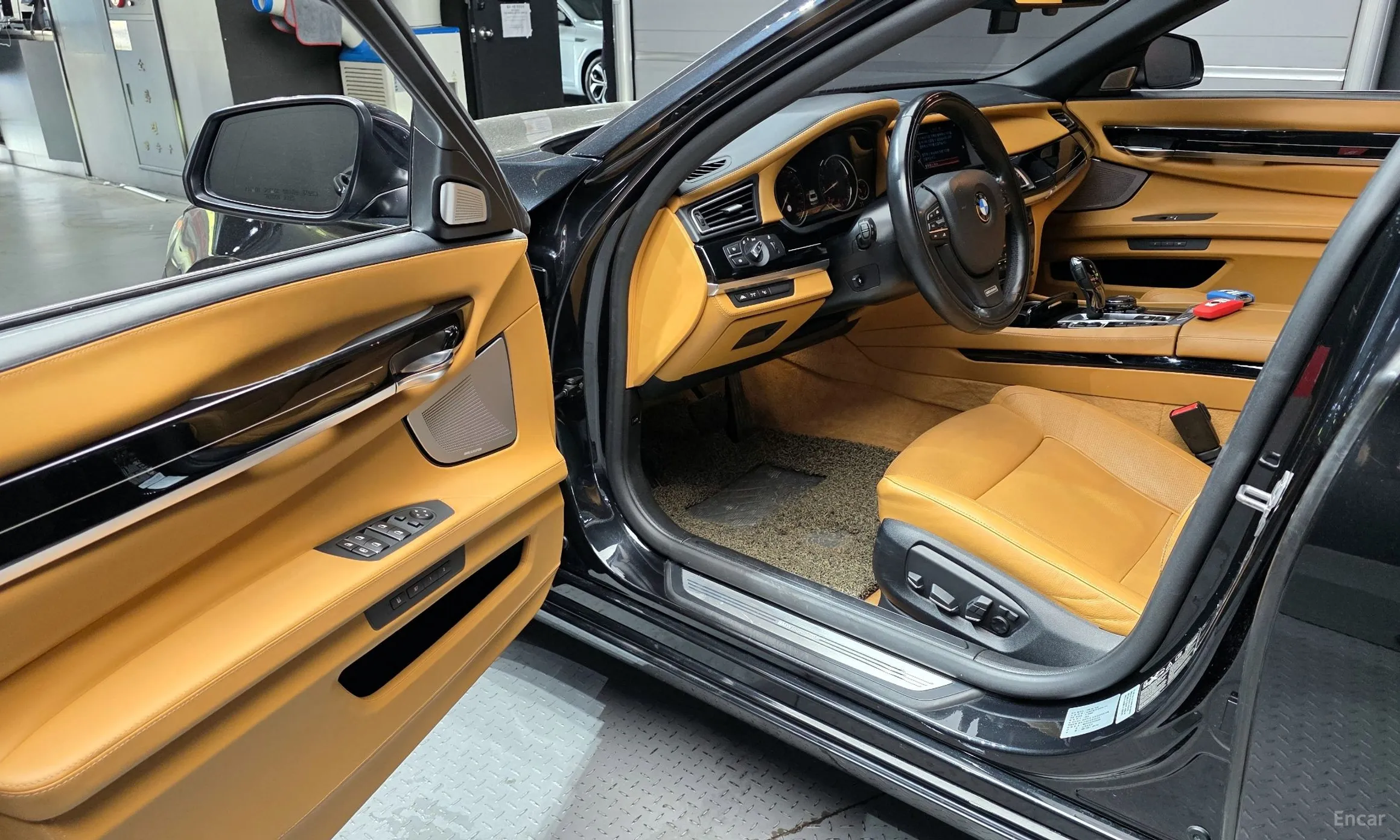 BMW 7 Series (F01) превью 10