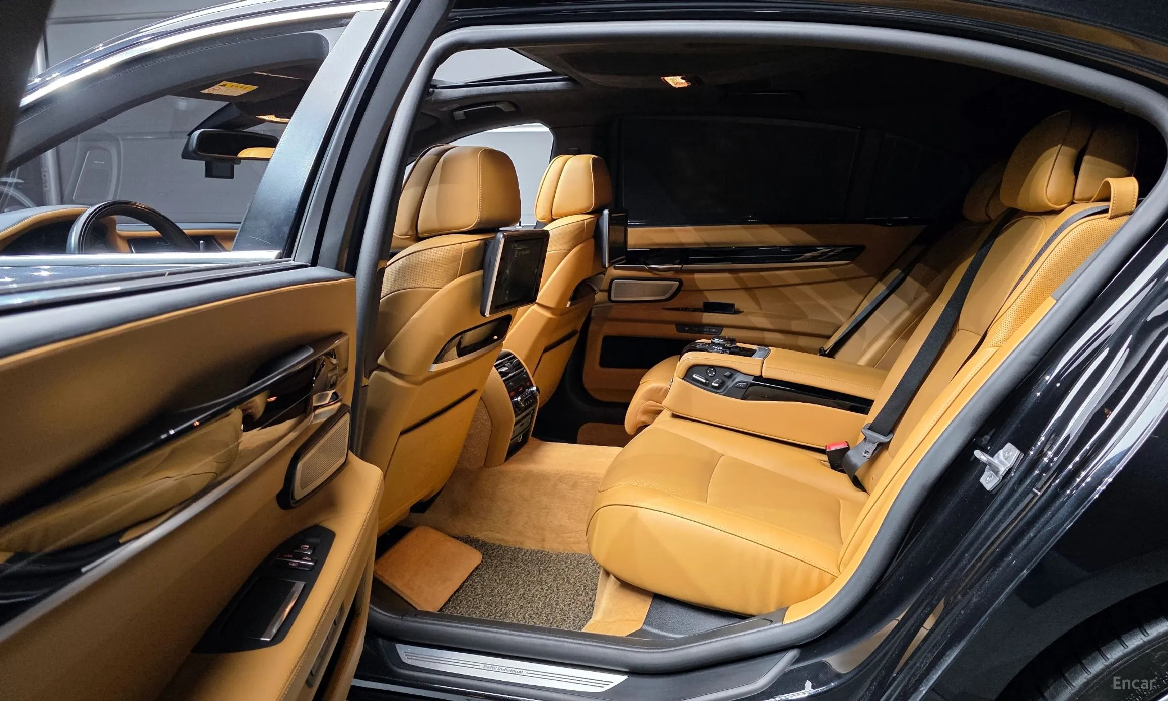 BMW 7 Series (F01) превью 12