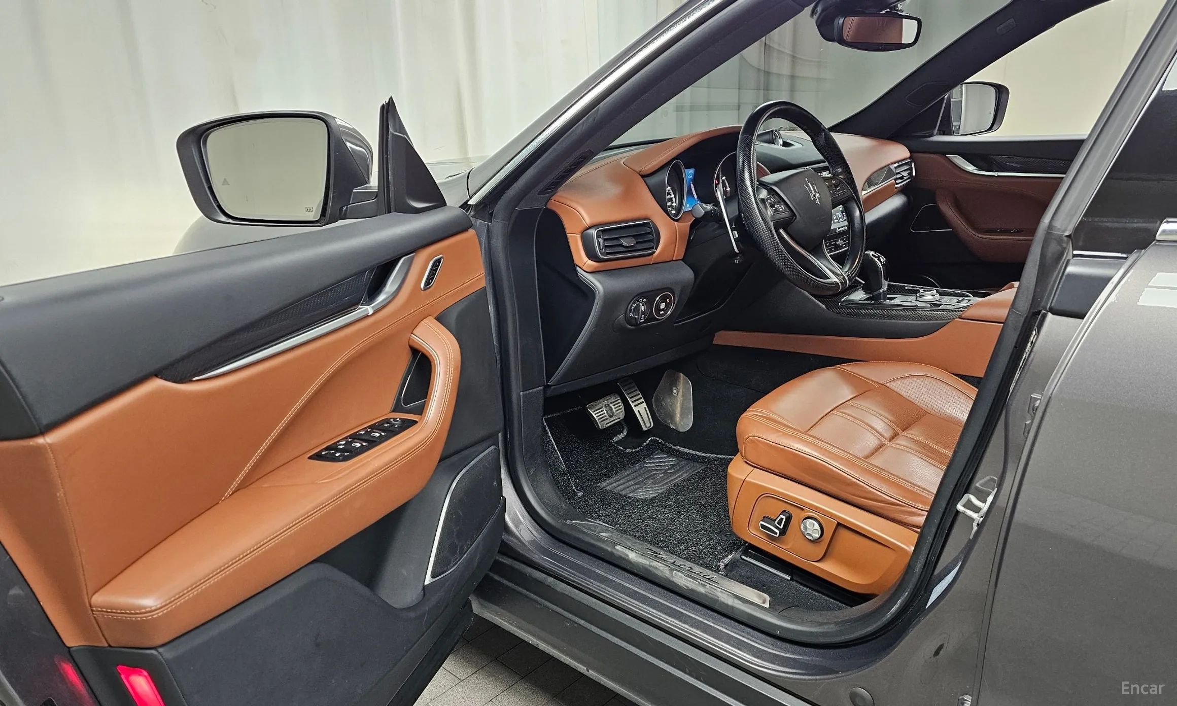 Maserati Levante превью 10