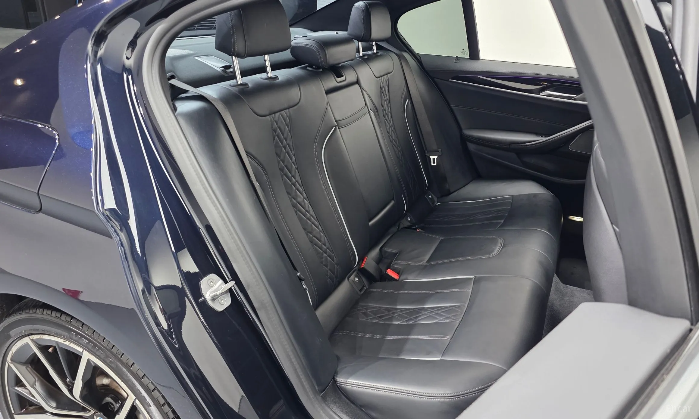 BMW 5 Series (G30) превью 11