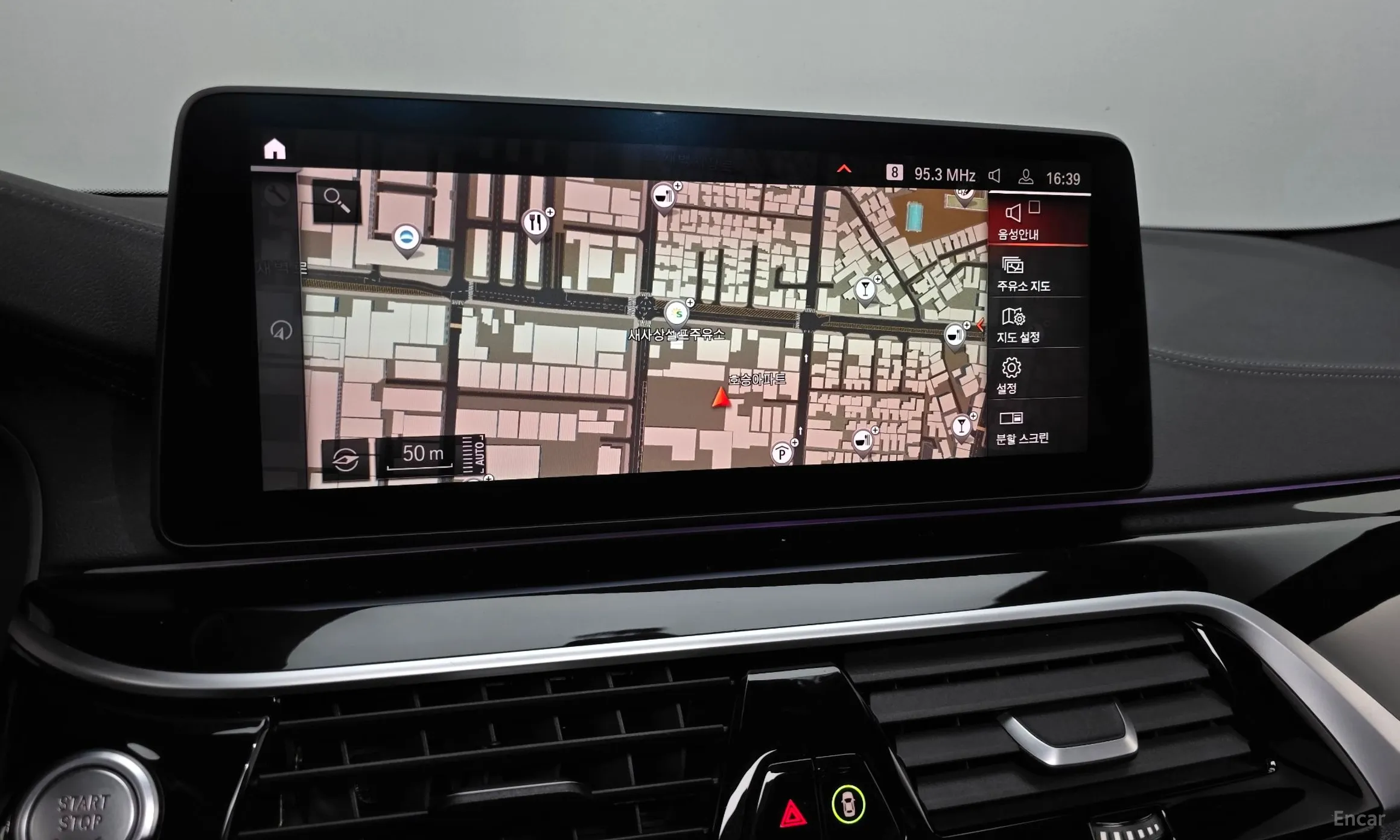 BMW 5 Series (G30) превью 14