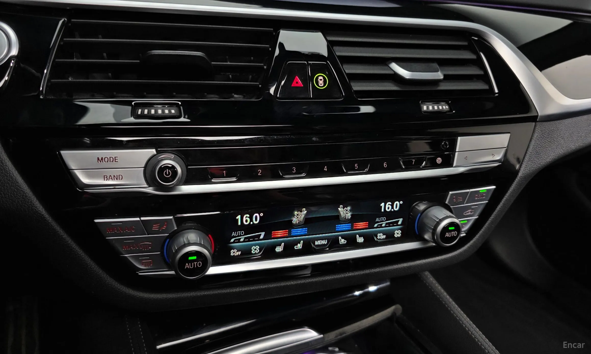 BMW 5 Series (G30) превью 17
