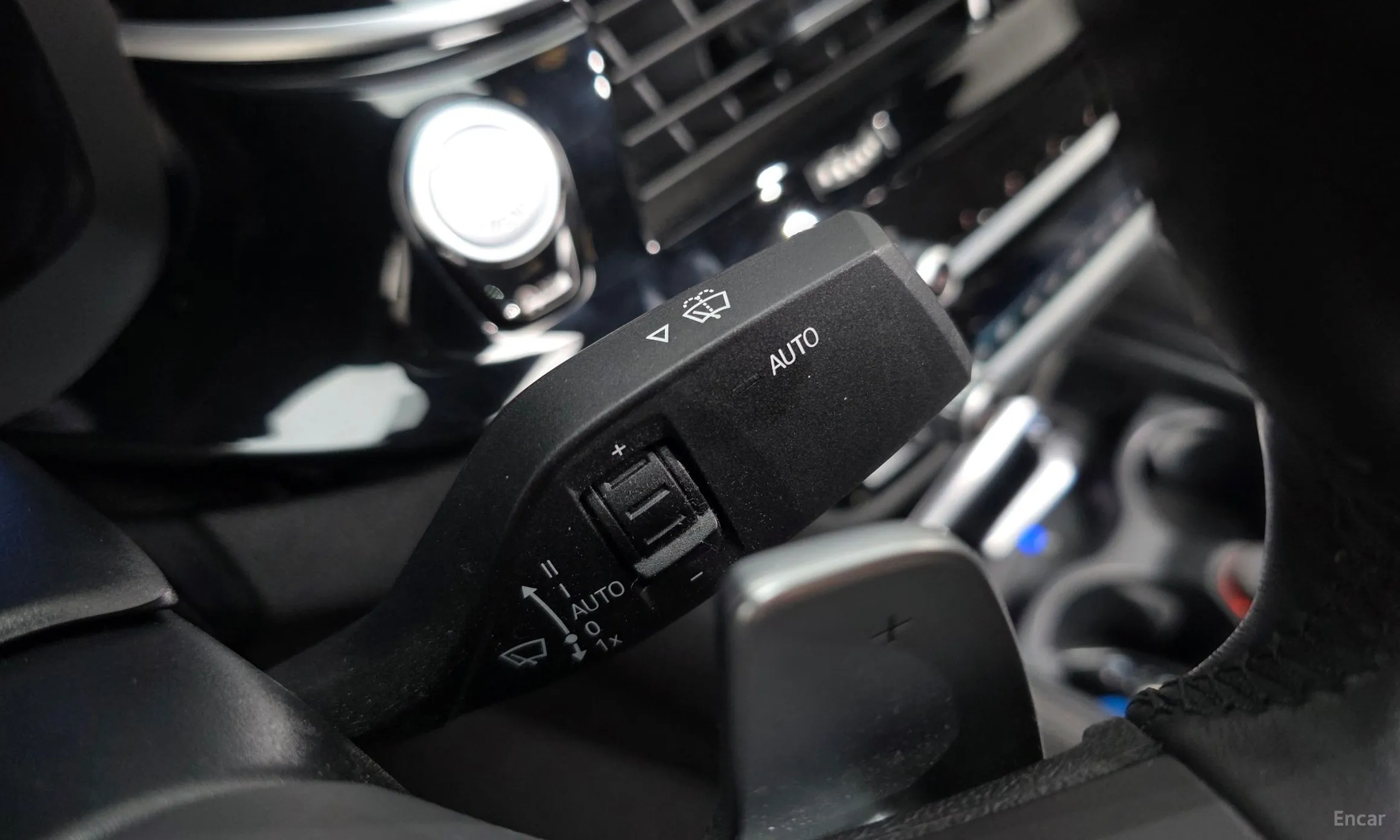 BMW 5 Series (G30) превью 19