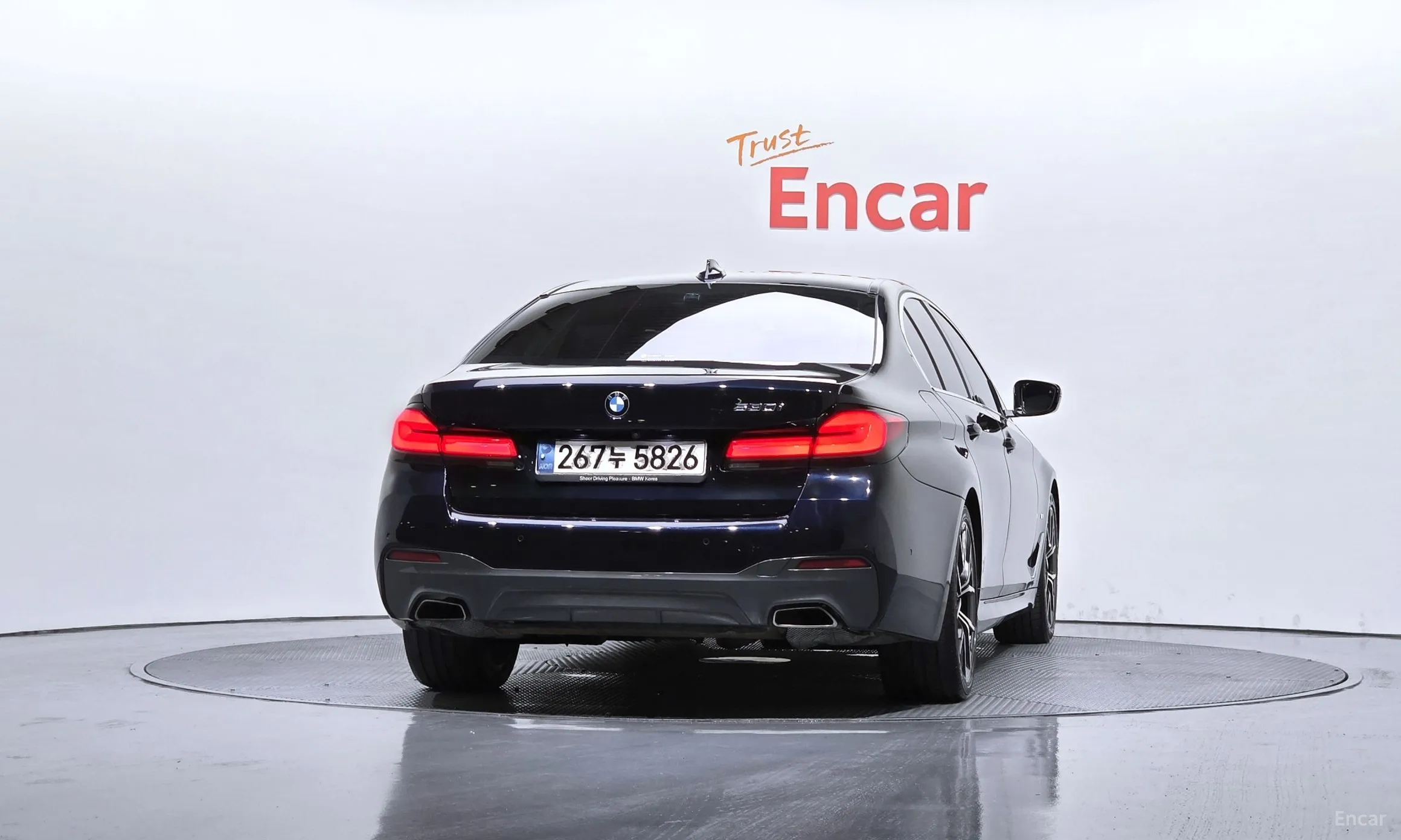 BMW 5 Series (G30) превью 4
