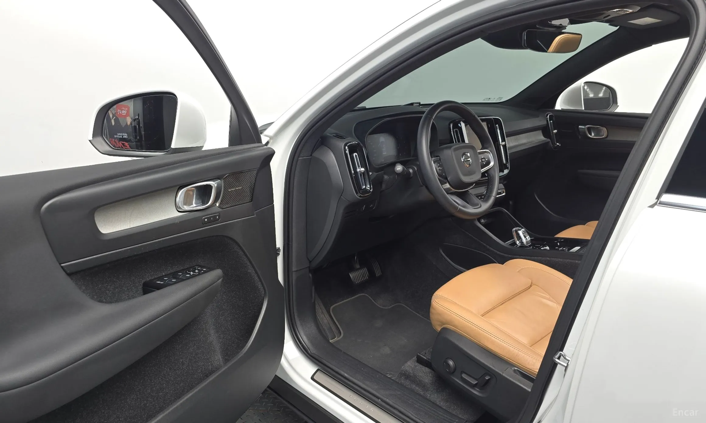 Volvo XC40 превью 10