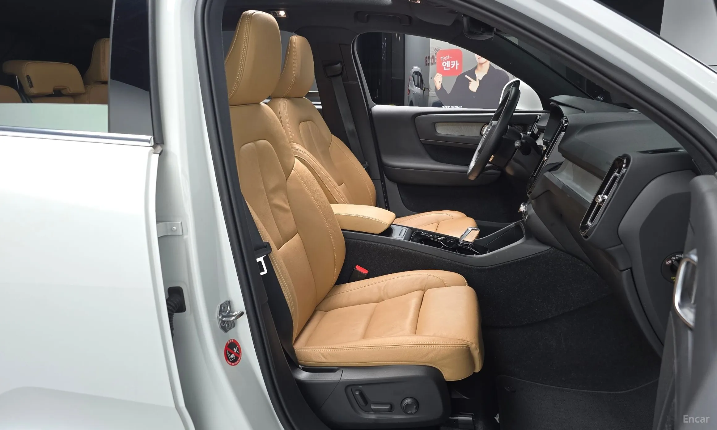 Volvo XC40 превью 11