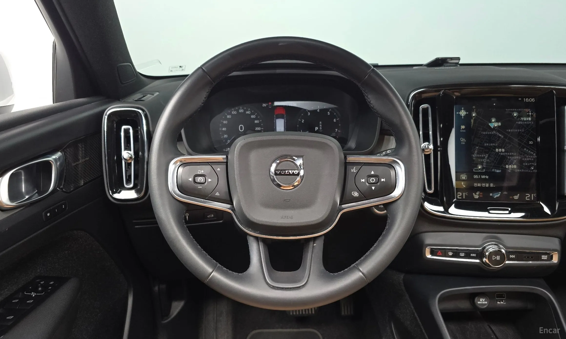 Volvo XC40 превью 13