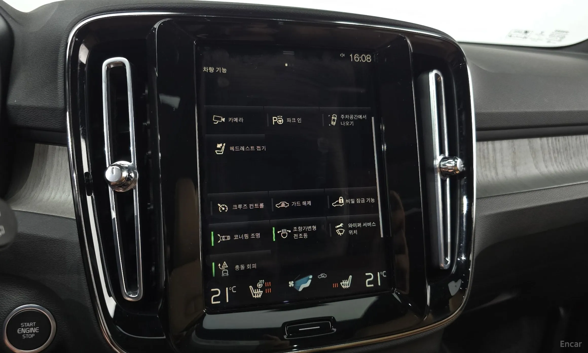 Volvo XC40 превью 17