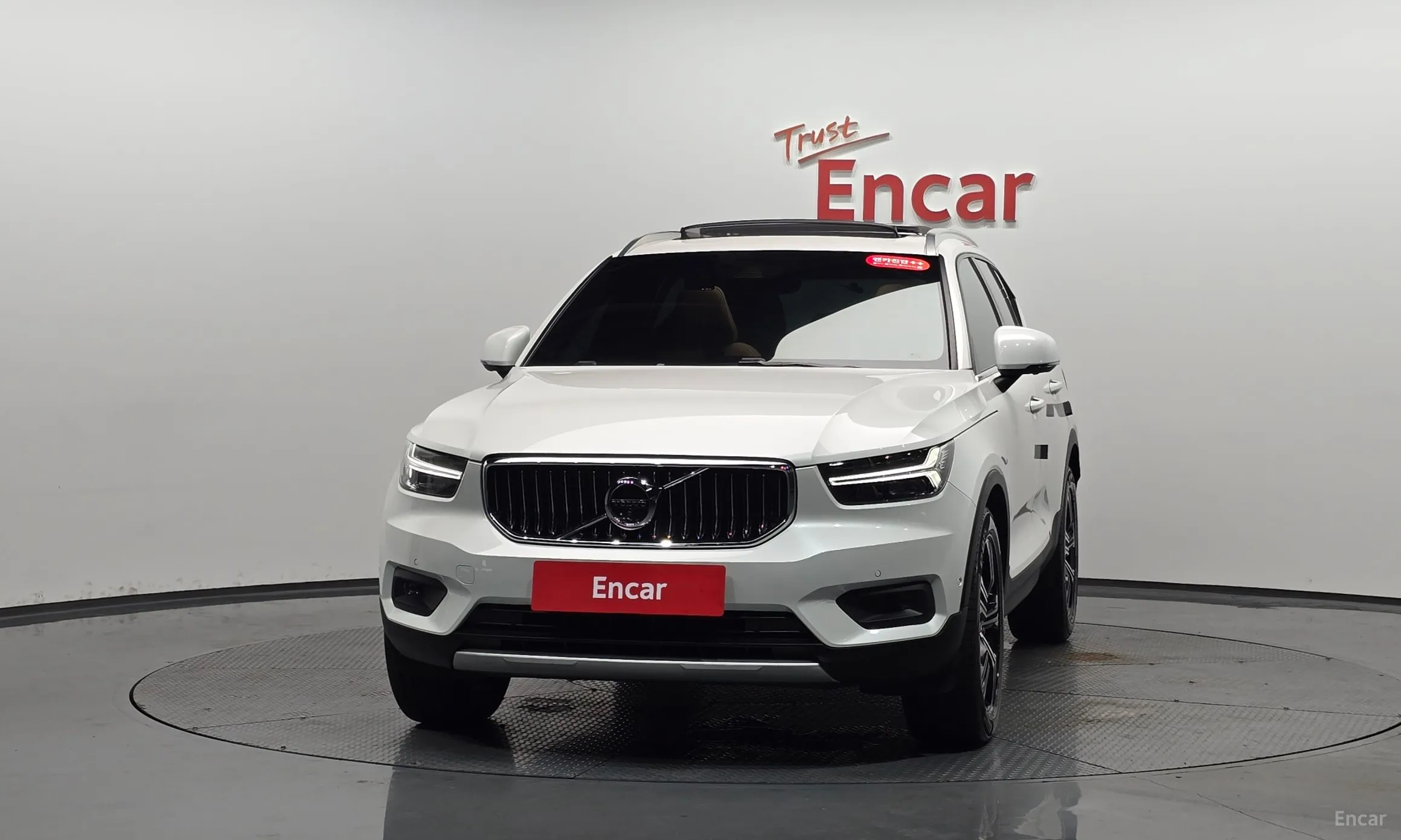 Volvo XC40 превью 3