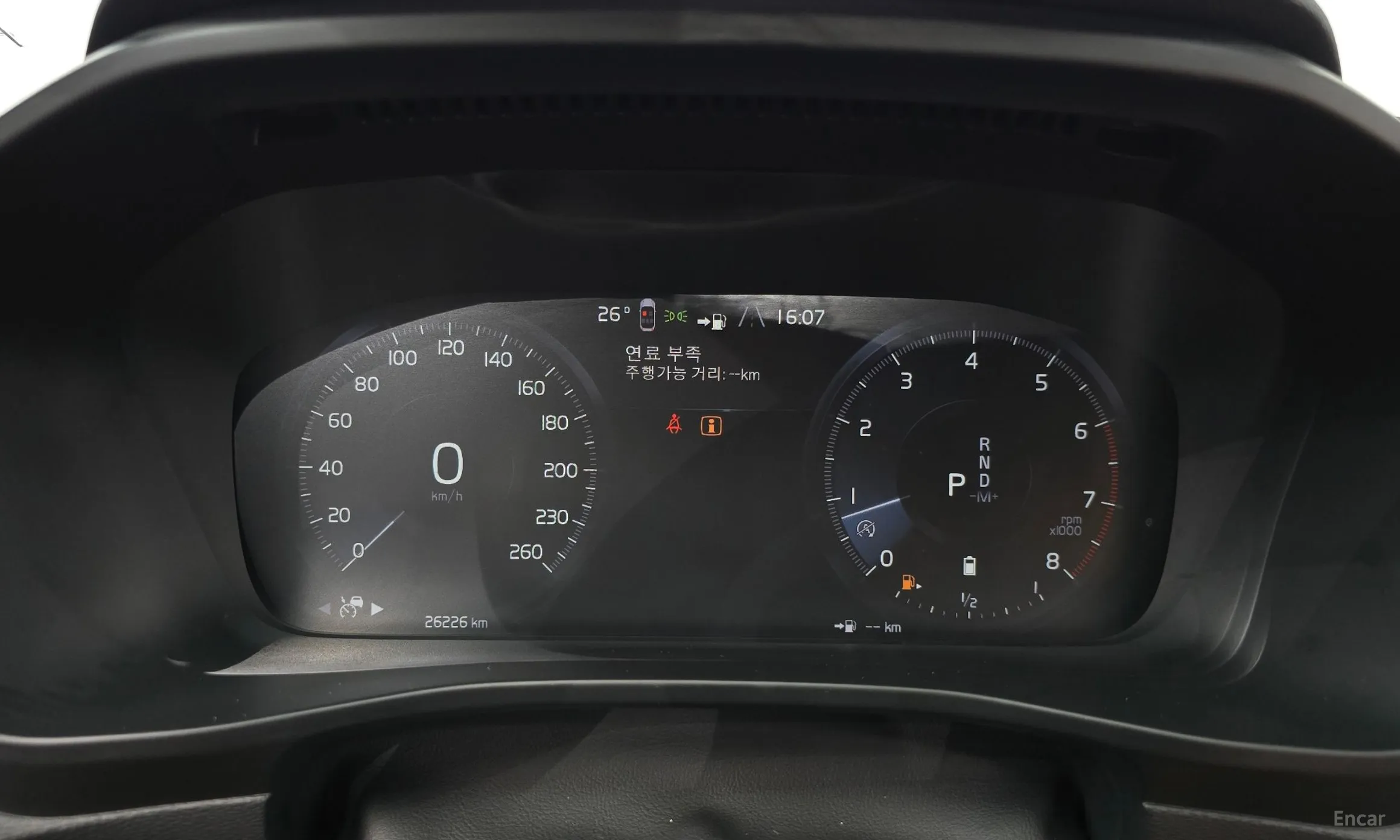 Volvo XC40 превью 8