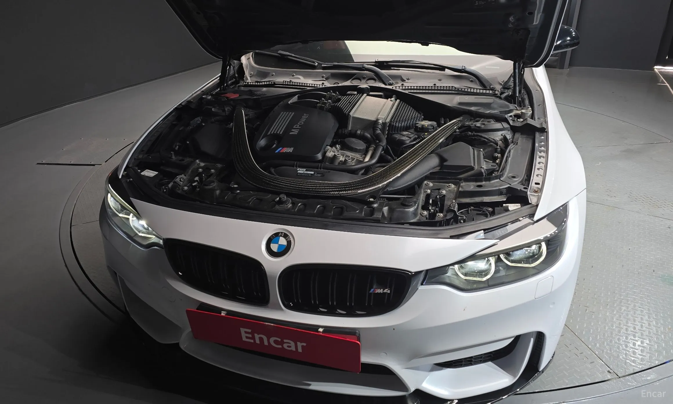 BMW M4 (F82) превью 6