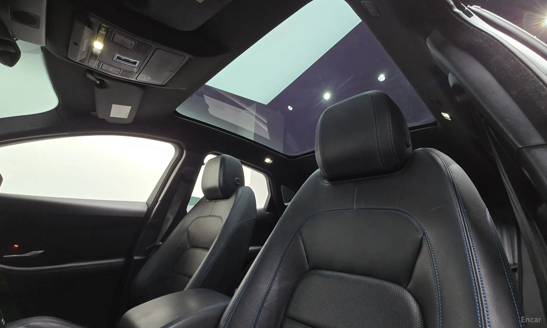 Jaguar E-PACE превью 19
