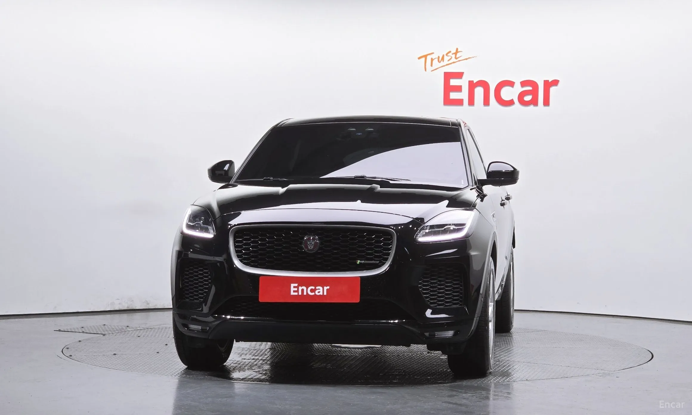 Jaguar E-PACE превью 3